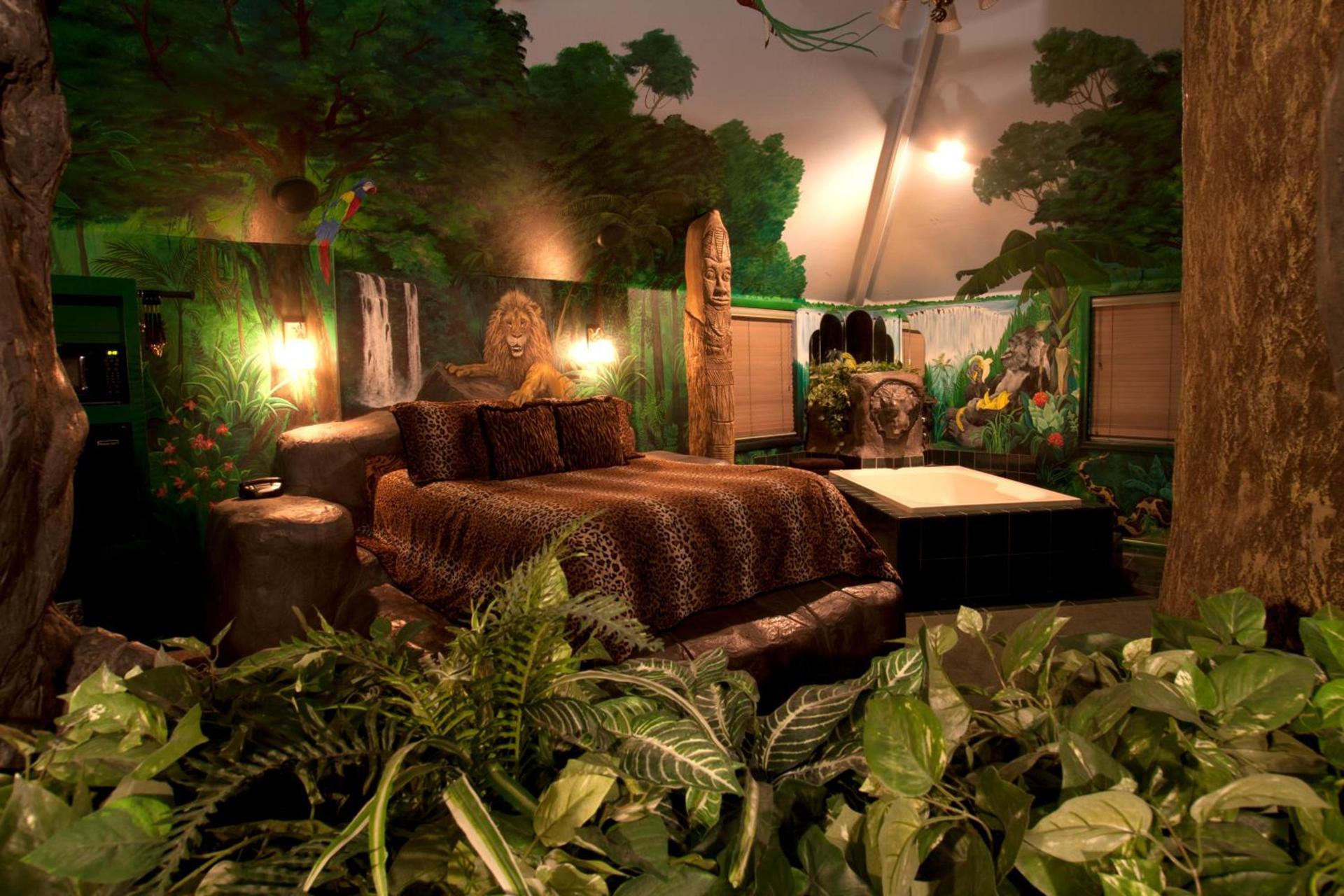 Black Swan Inn Luxurious Theme Rooms photo 48