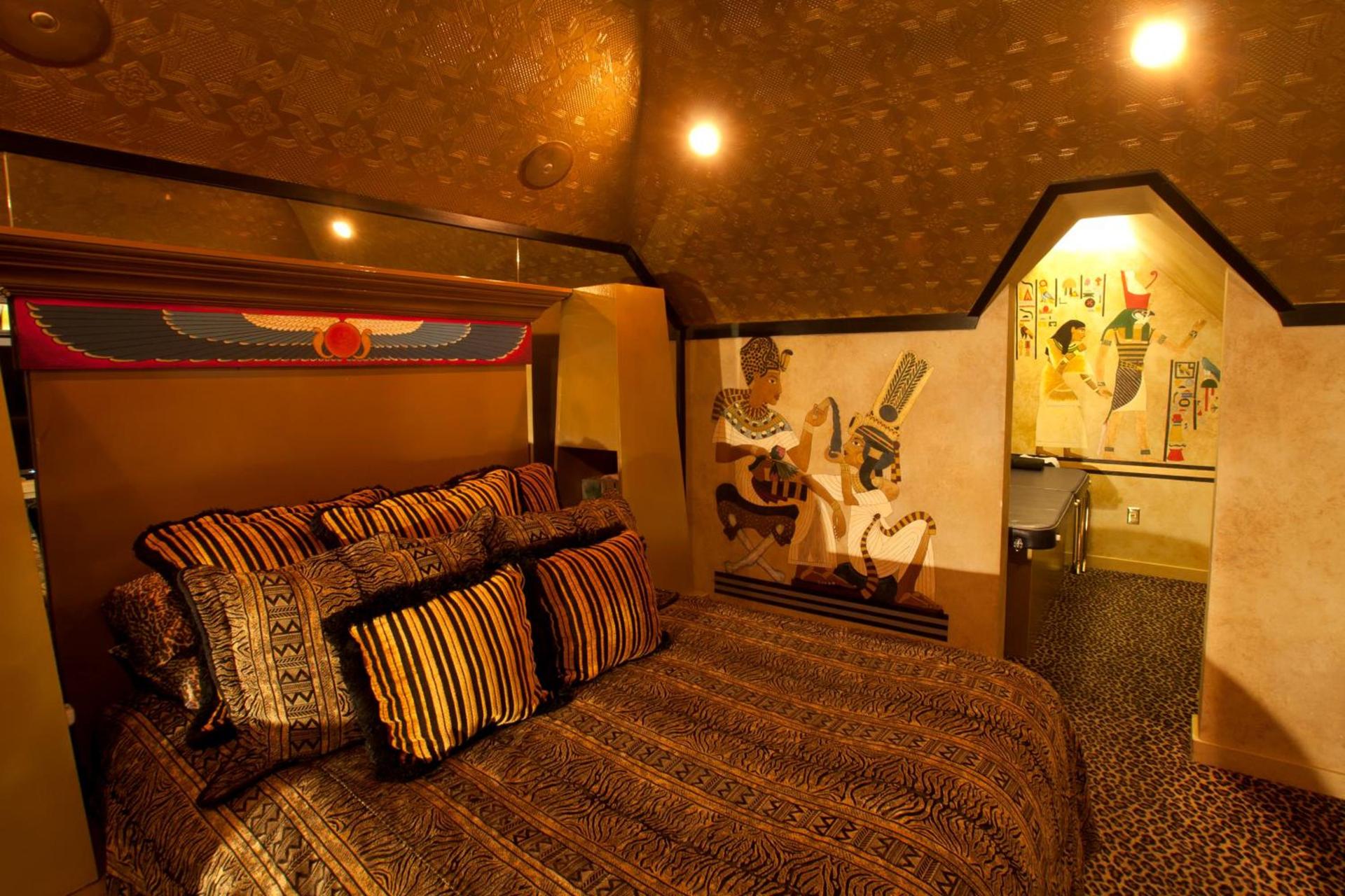Black Swan Inn Luxurious Theme Rooms photo 56