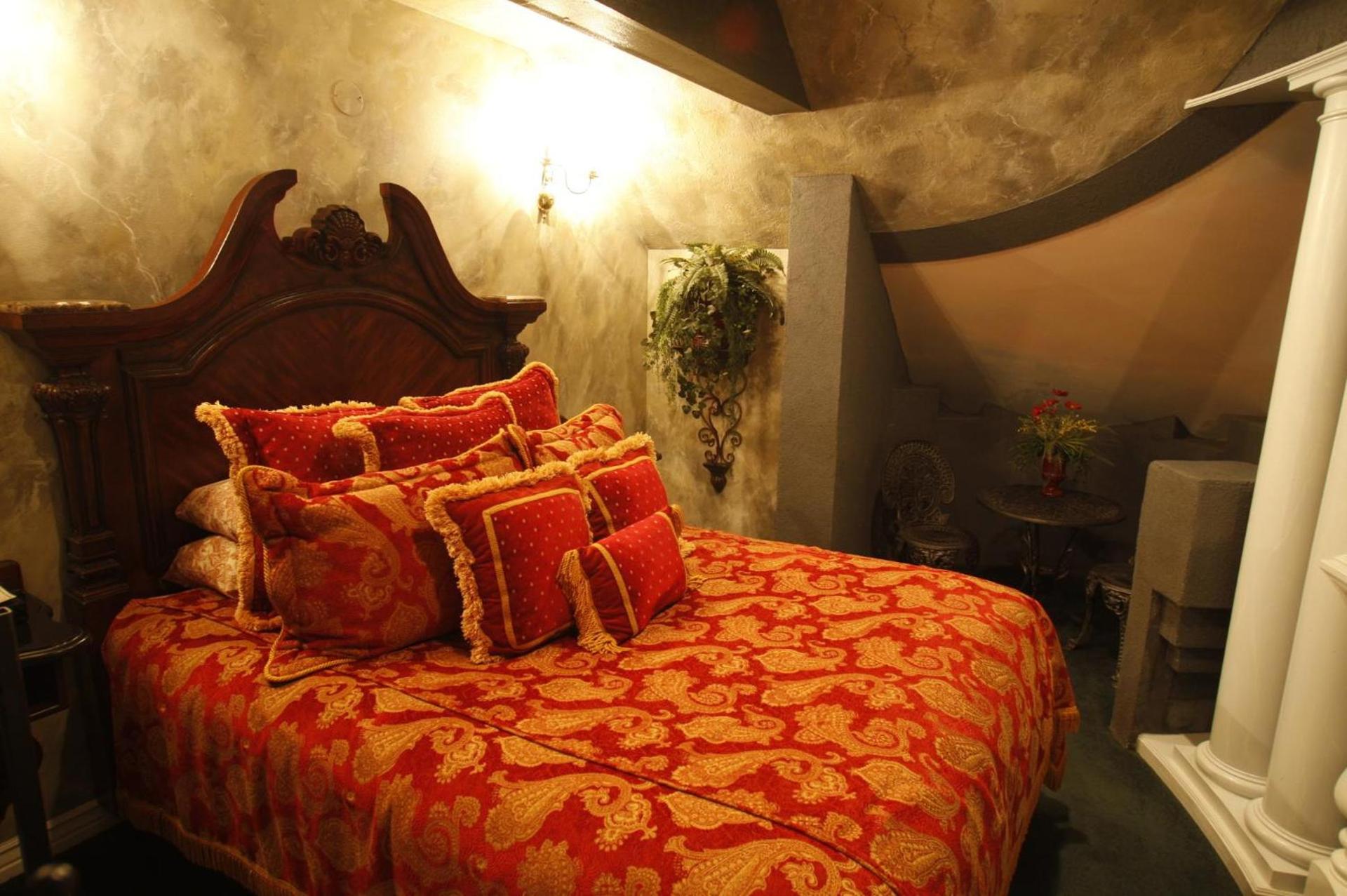 Black Swan Inn Luxurious Theme Rooms photo 24