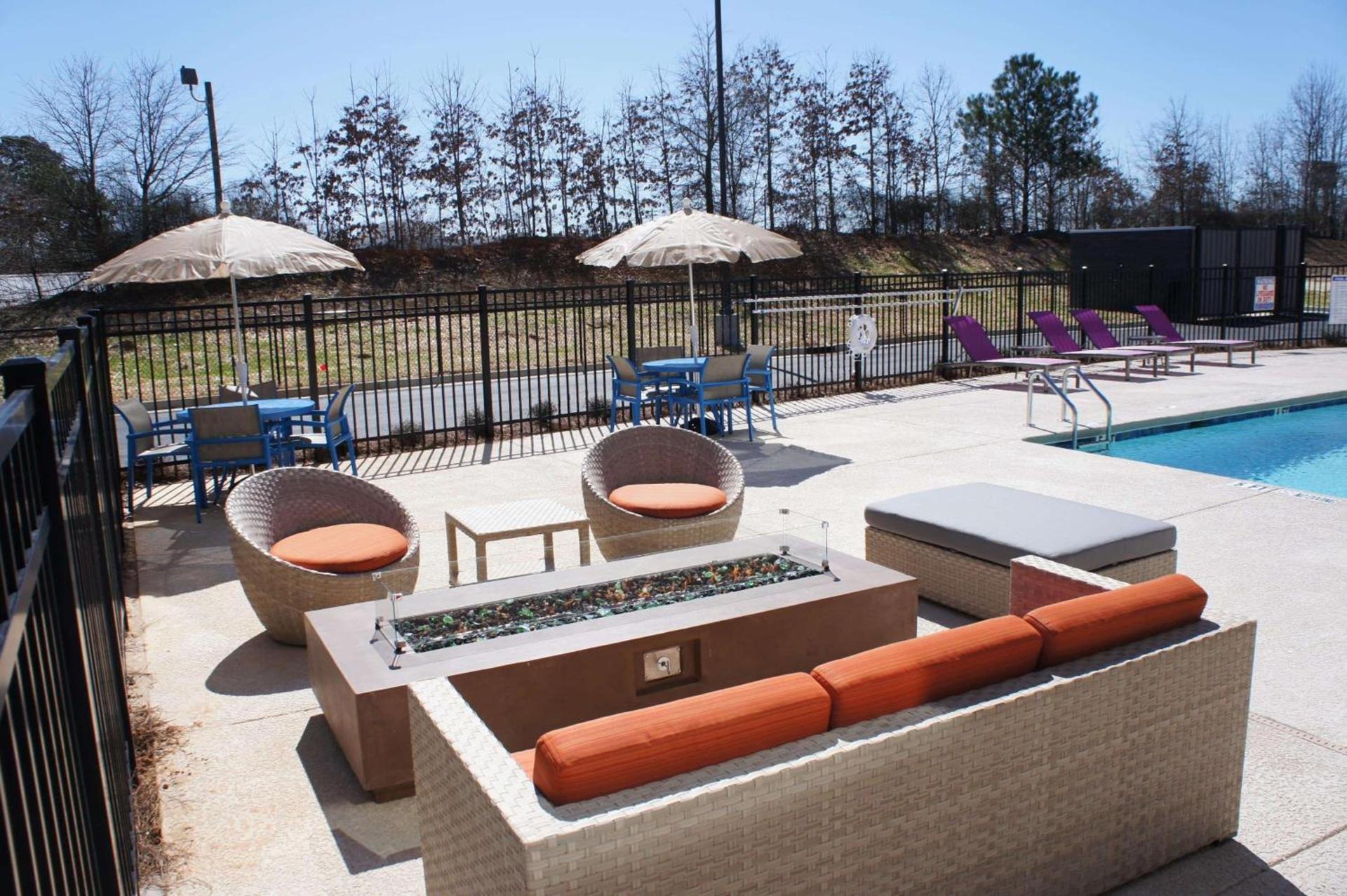 La Quinta Inn & Suites by Wyndham Braselton photo 84