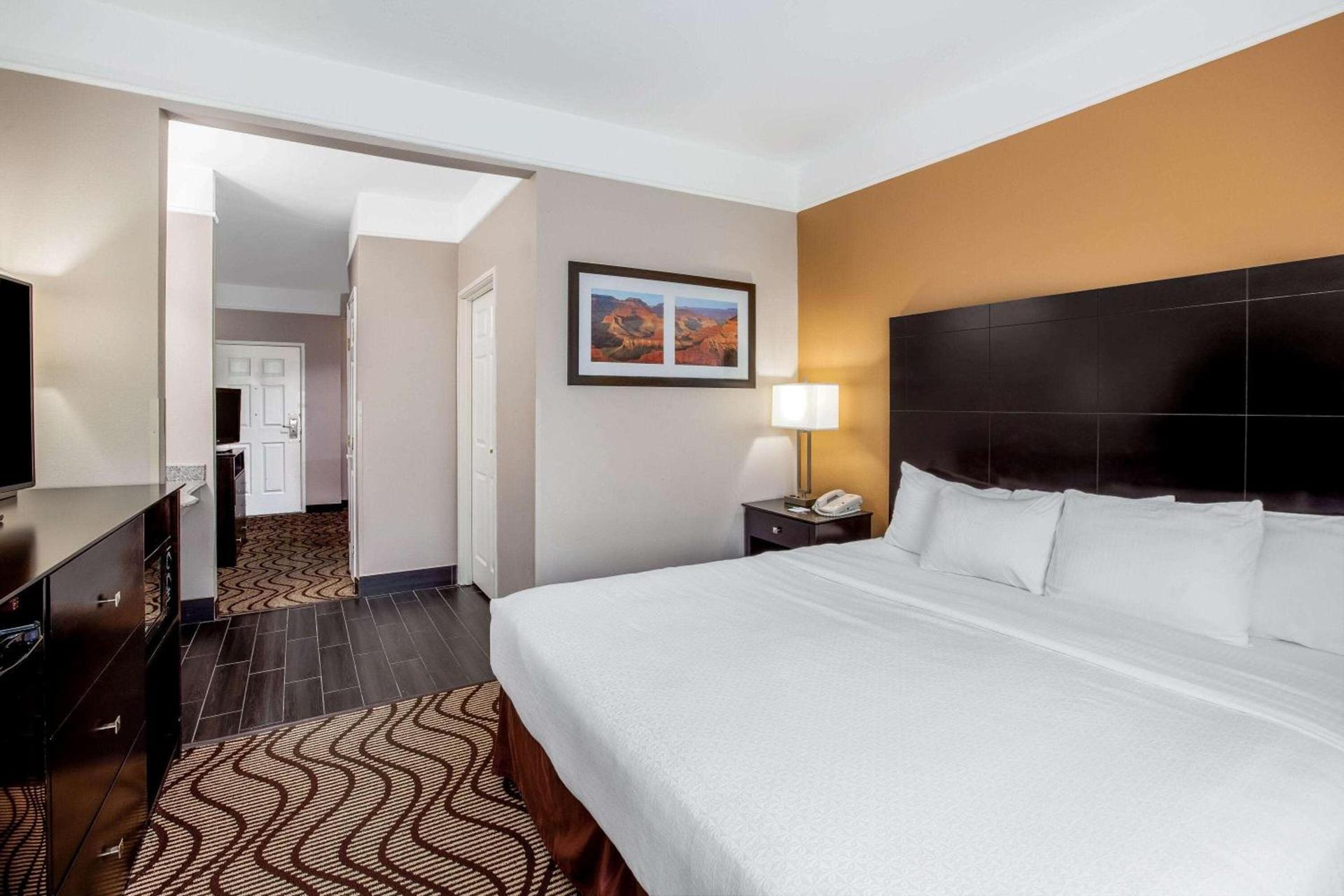 La Quinta by Wyndham Pasadena photo 16