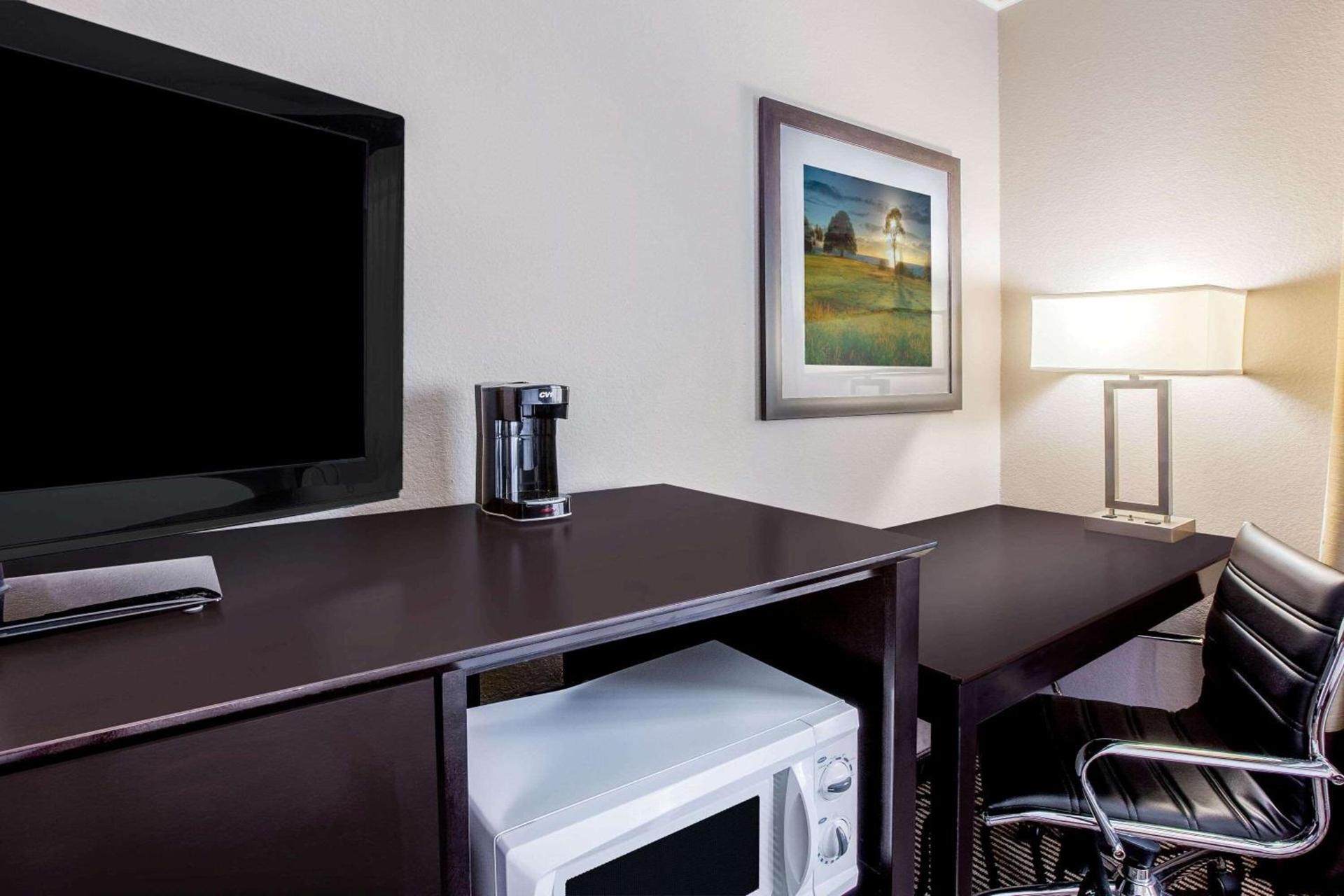 La Quinta by Wyndham Pasadena photo 21