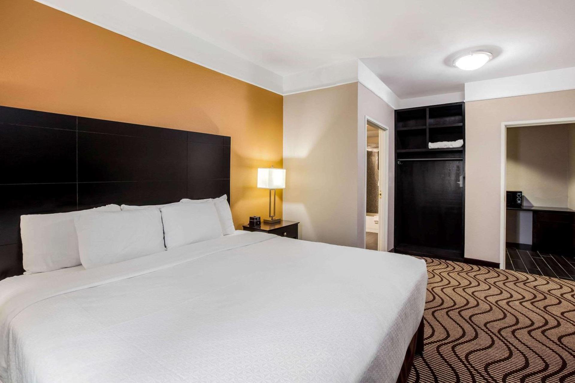 La Quinta by Wyndham Pasadena photo 24