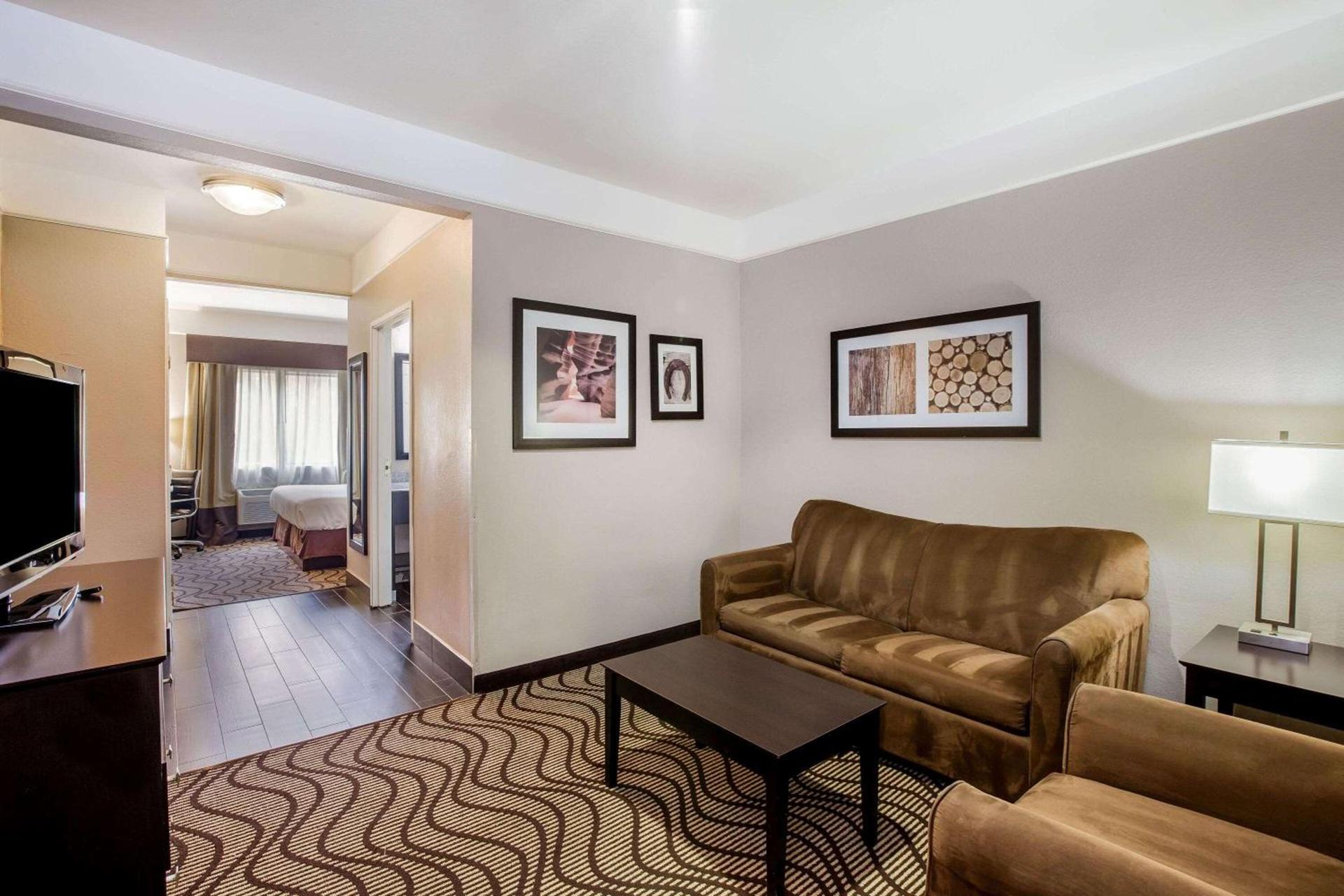 La Quinta by Wyndham Pasadena photo 26