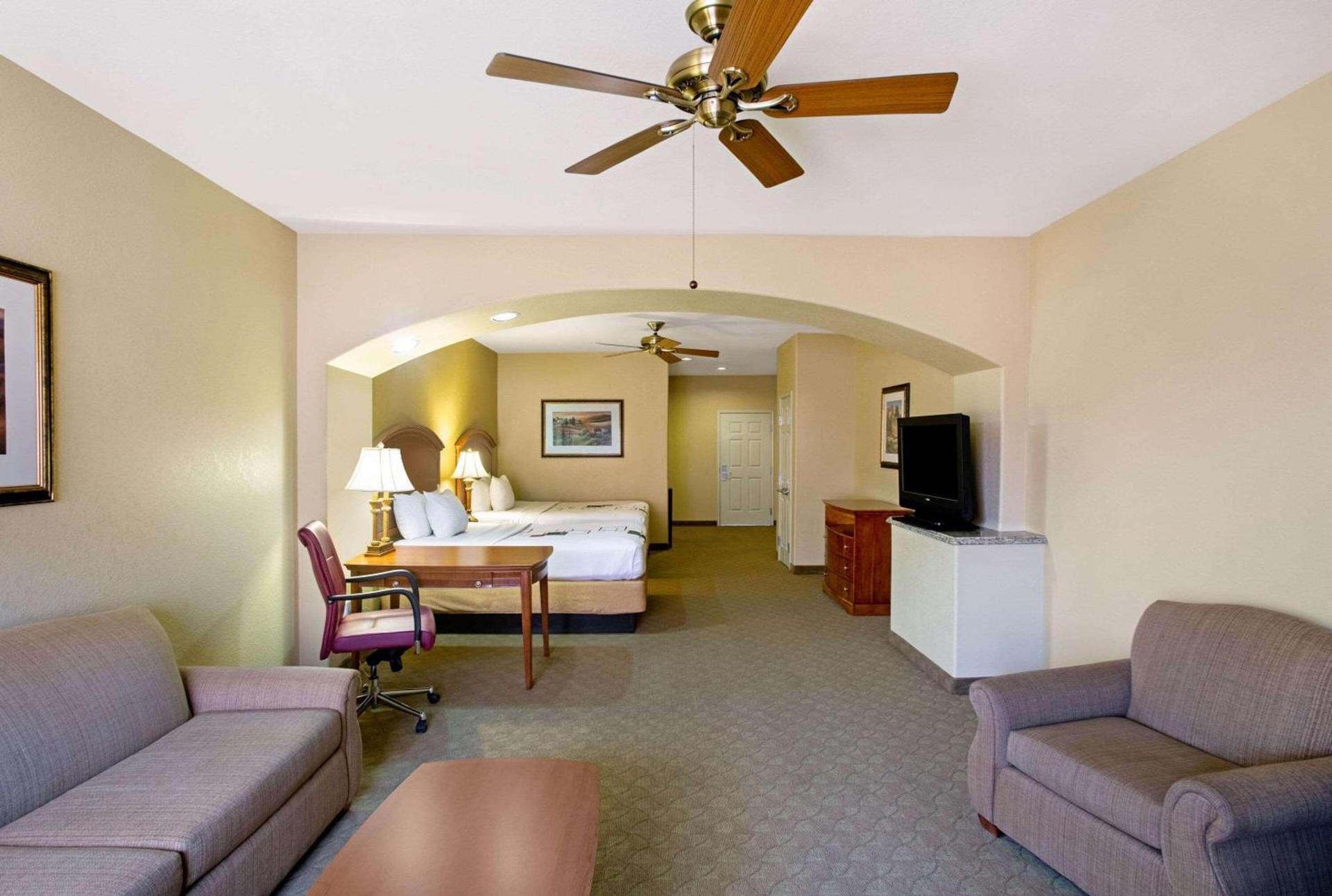 La Quinta by Wyndham Marble Falls photo 95