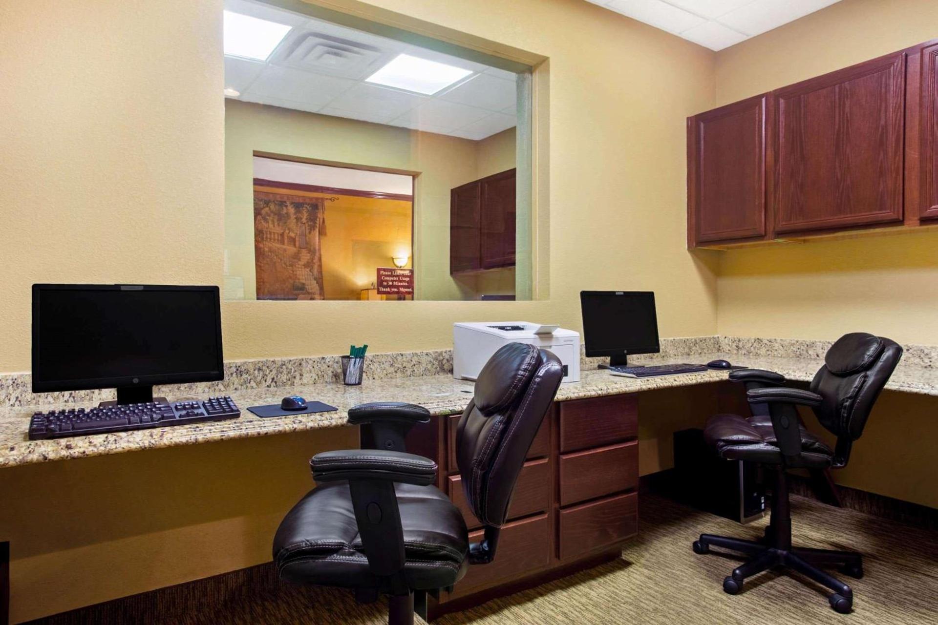 La Quinta by Wyndham Marble Falls photo 85