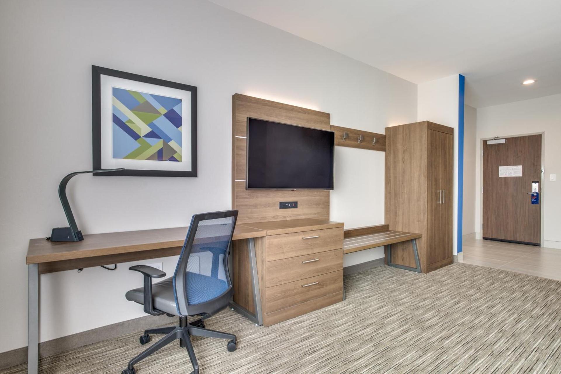Holiday Inn Express & Suites - Denton South by IHG photo 5