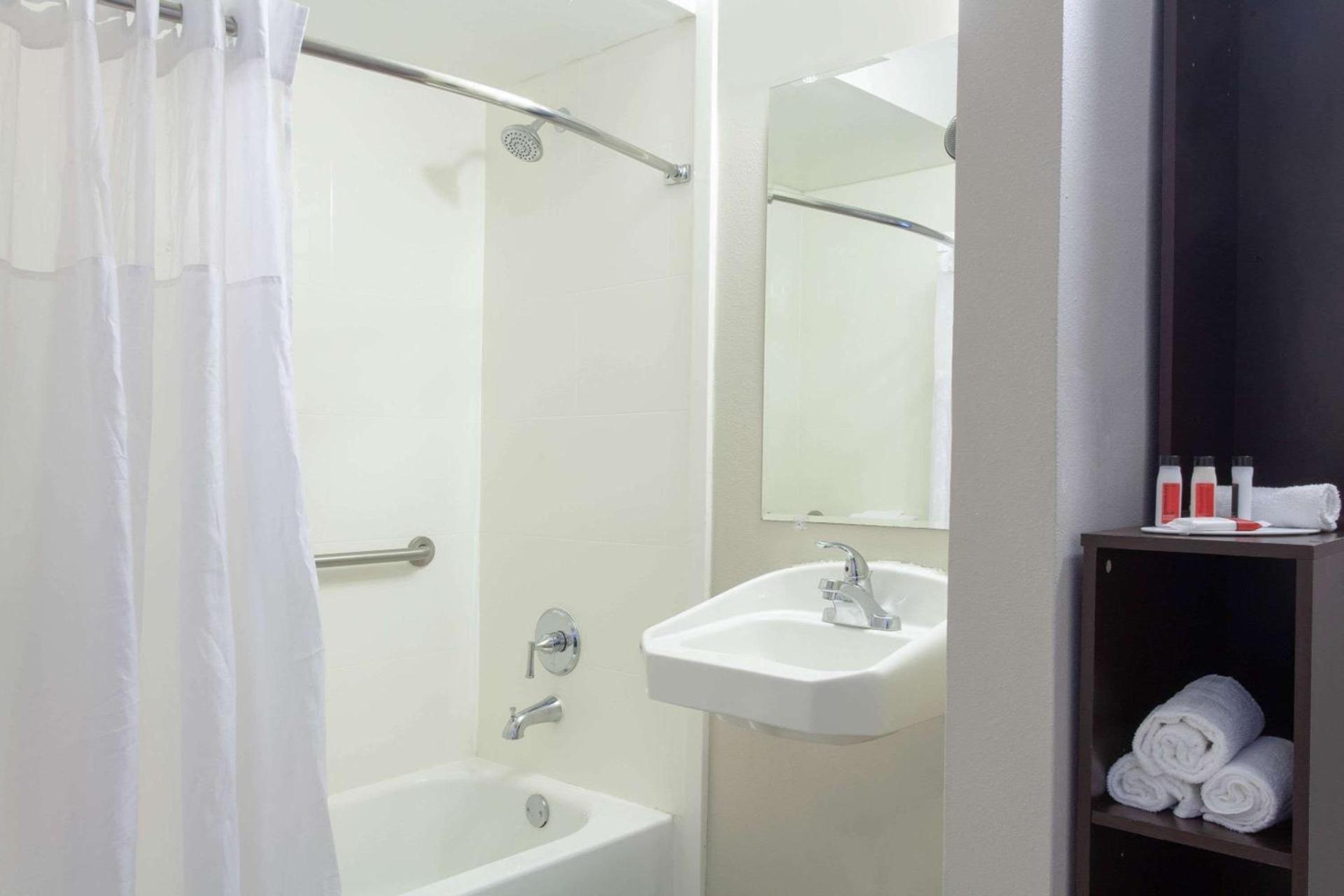 Grand Hotel Orlando at Universal Blvd - Shuttle to Theme Parks photo 4
