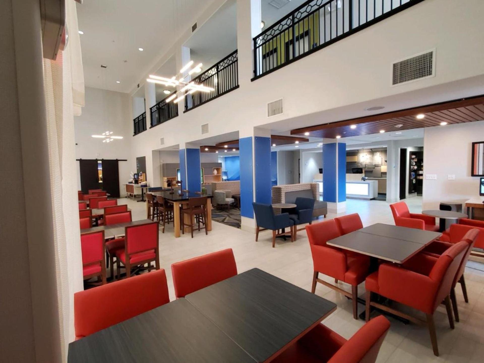 Holiday Inn Express & Suites Phoenix Glendale Dist by IHG photo 27