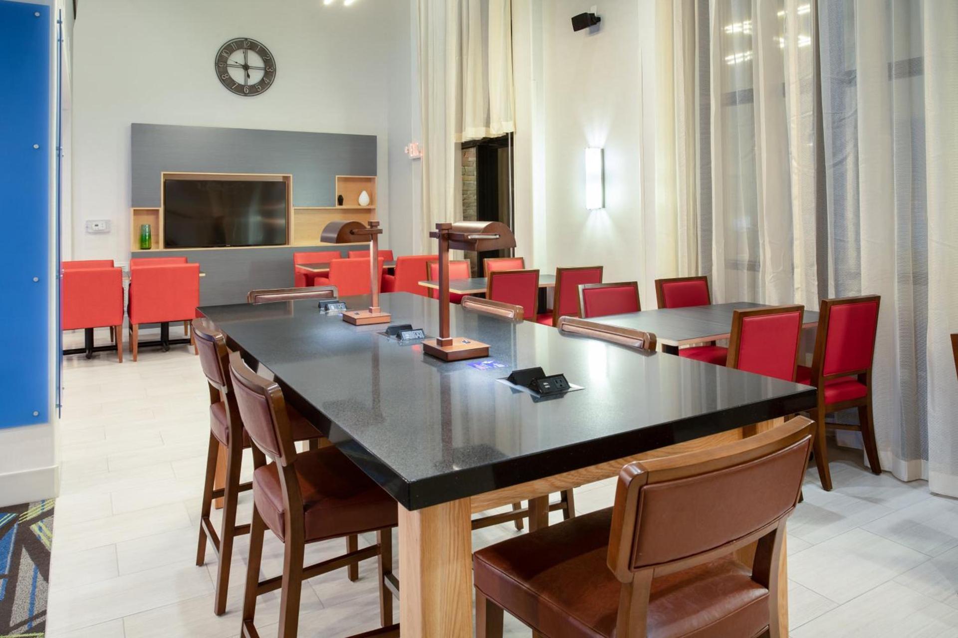 Holiday Inn Express & Suites Phoenix Glendale Dist by IHG photo 25