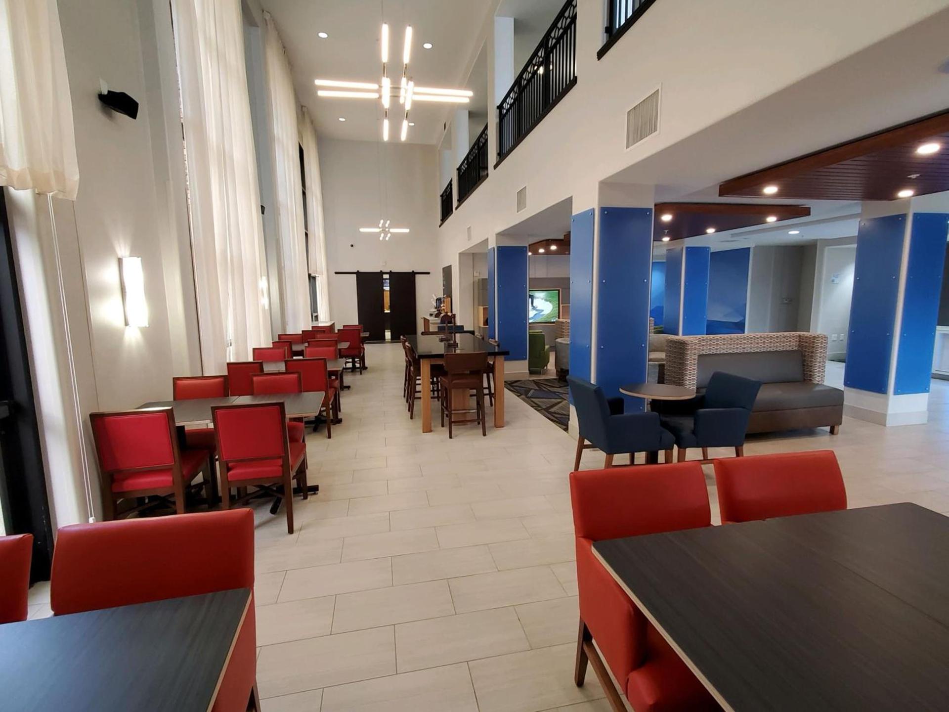 Holiday Inn Express & Suites Phoenix Glendale Dist by IHG photo 29