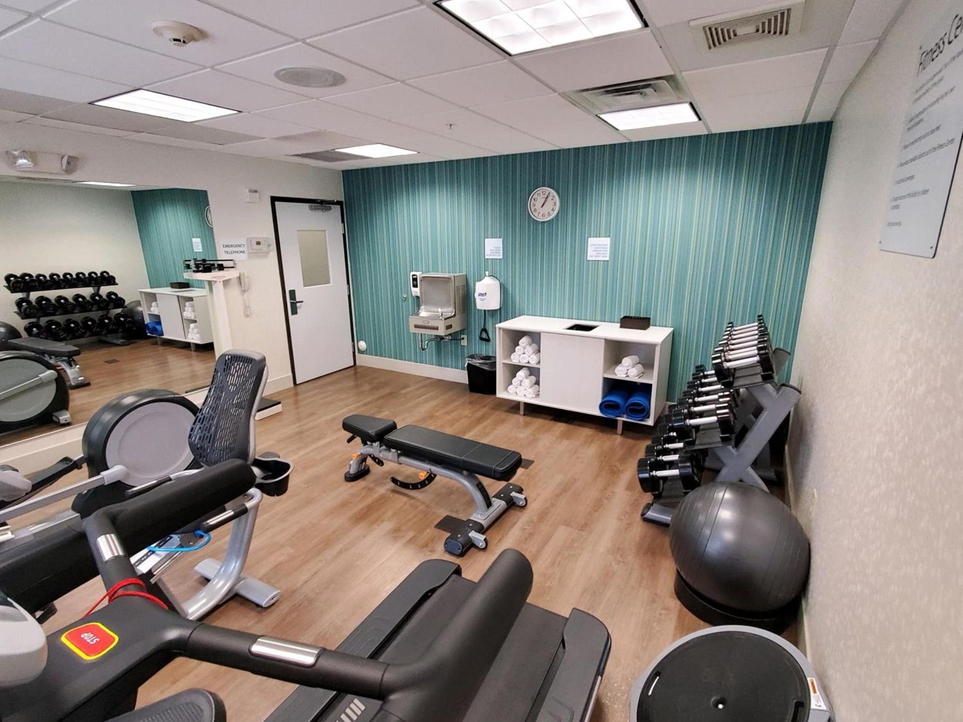 Holiday Inn Express & Suites Phoenix Glendale Dist by IHG photo 33