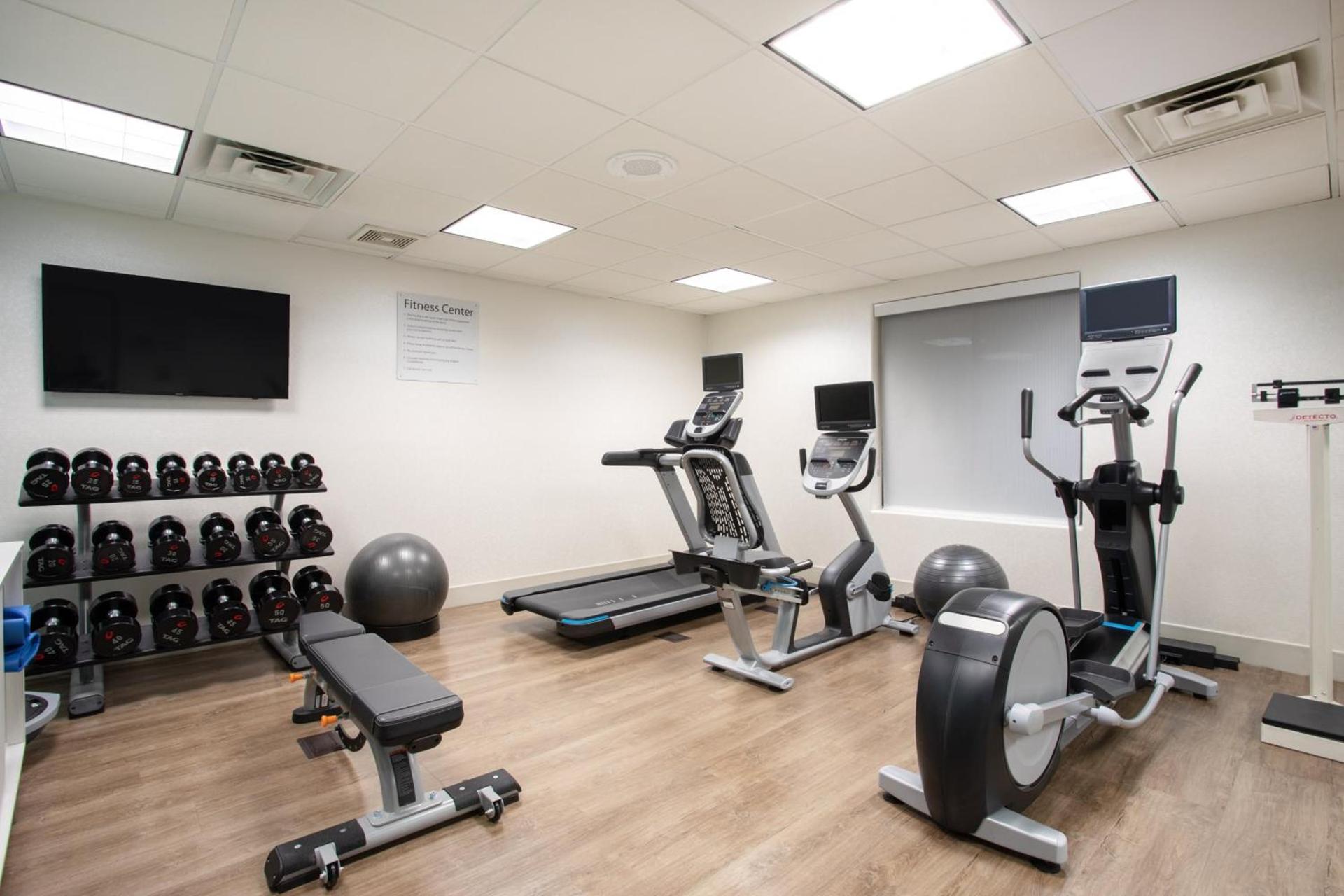 Holiday Inn Express & Suites Phoenix Glendale Dist by IHG photo 32