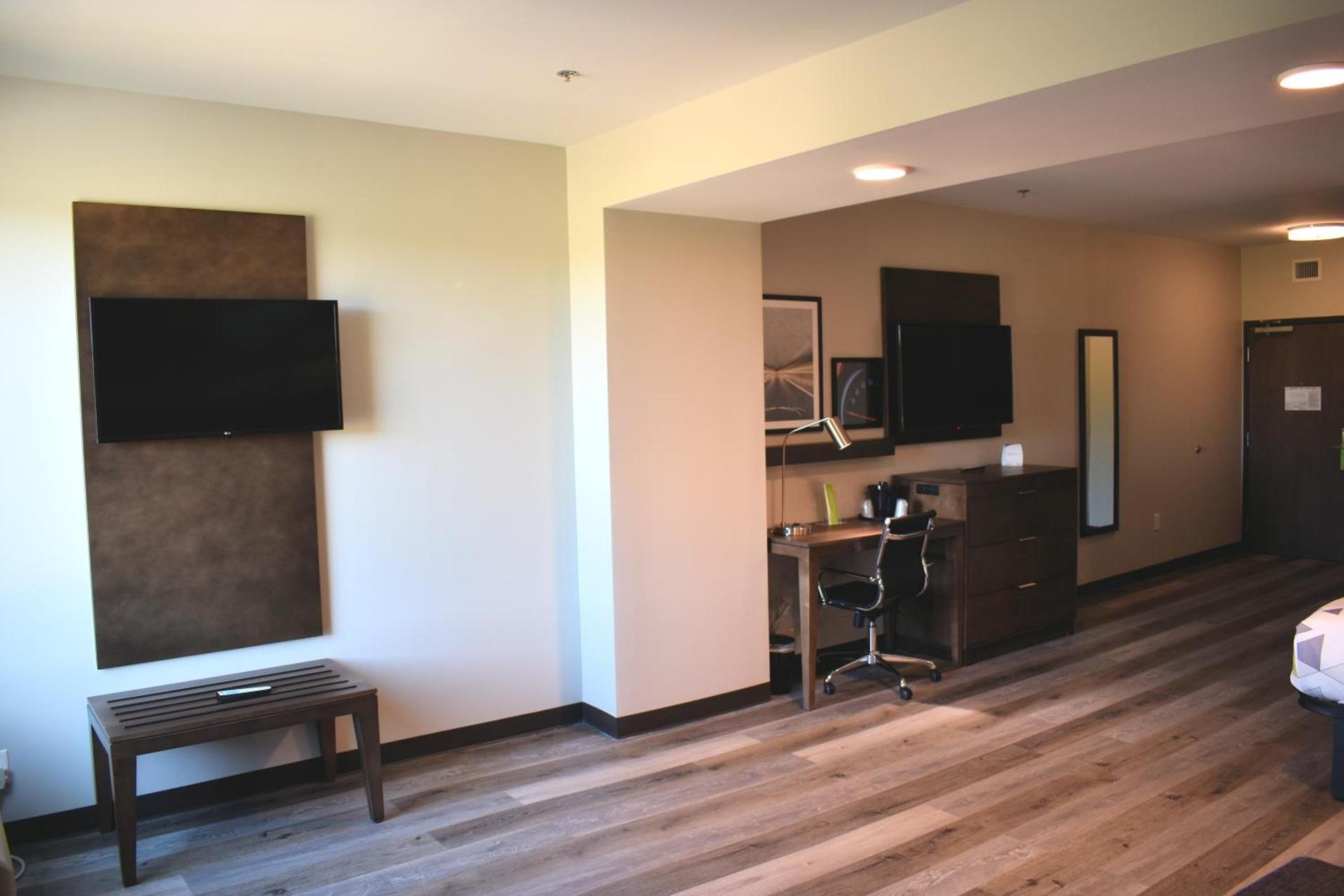 La Quinta Inn & Suites by Wyndham Braselton photo 85