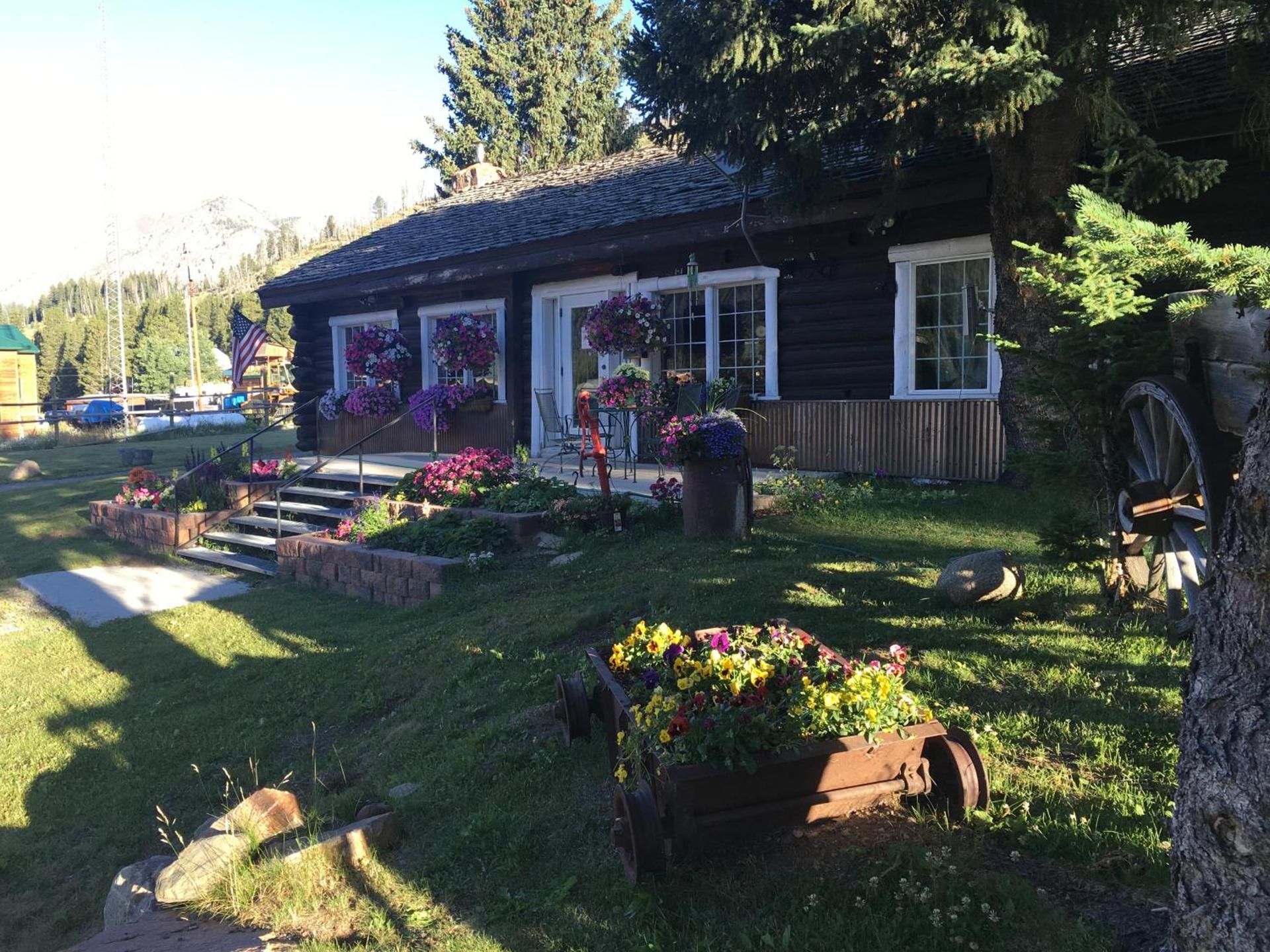 Antlers Lodge photo 3