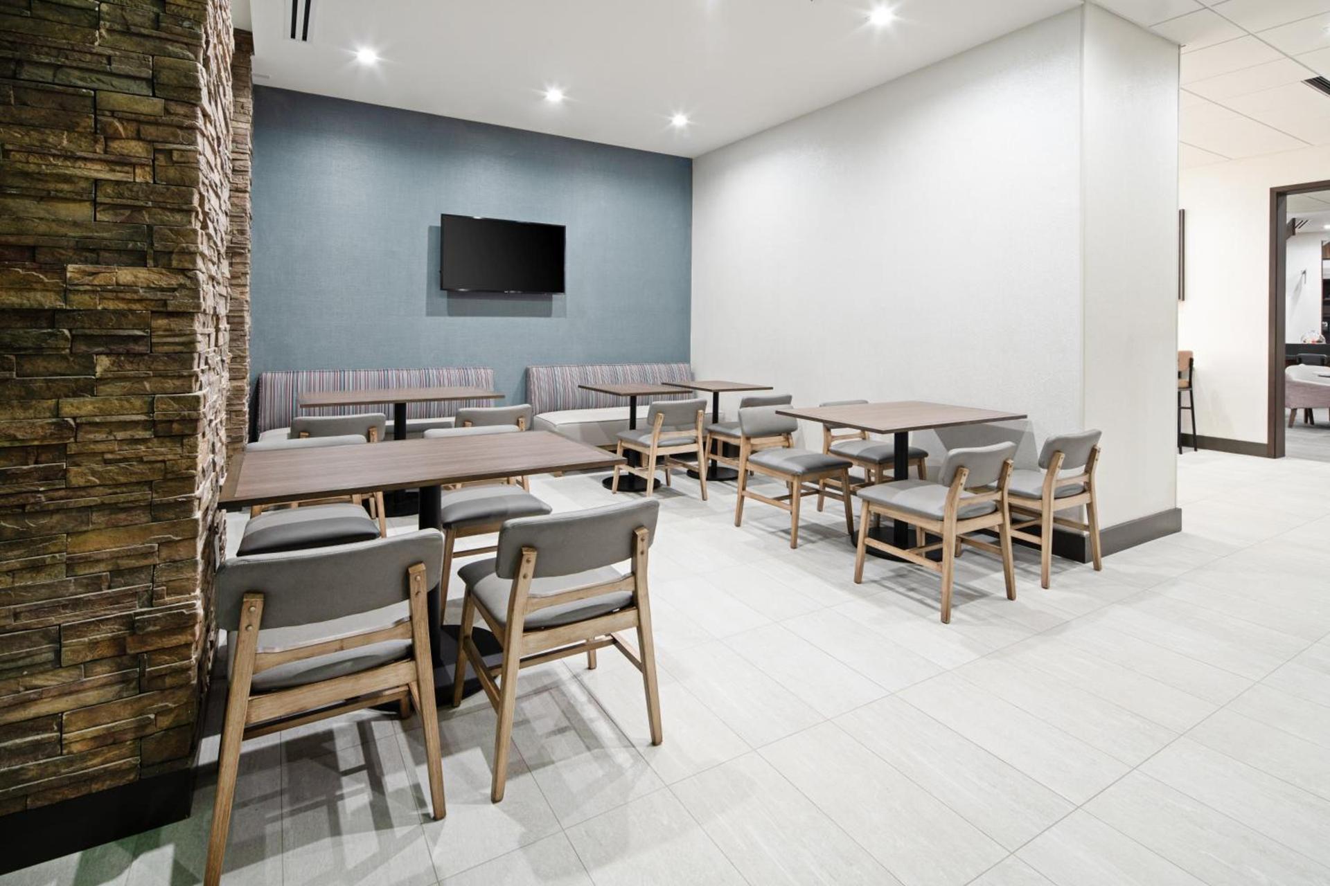 Hyatt Place Bakersfield photo 15