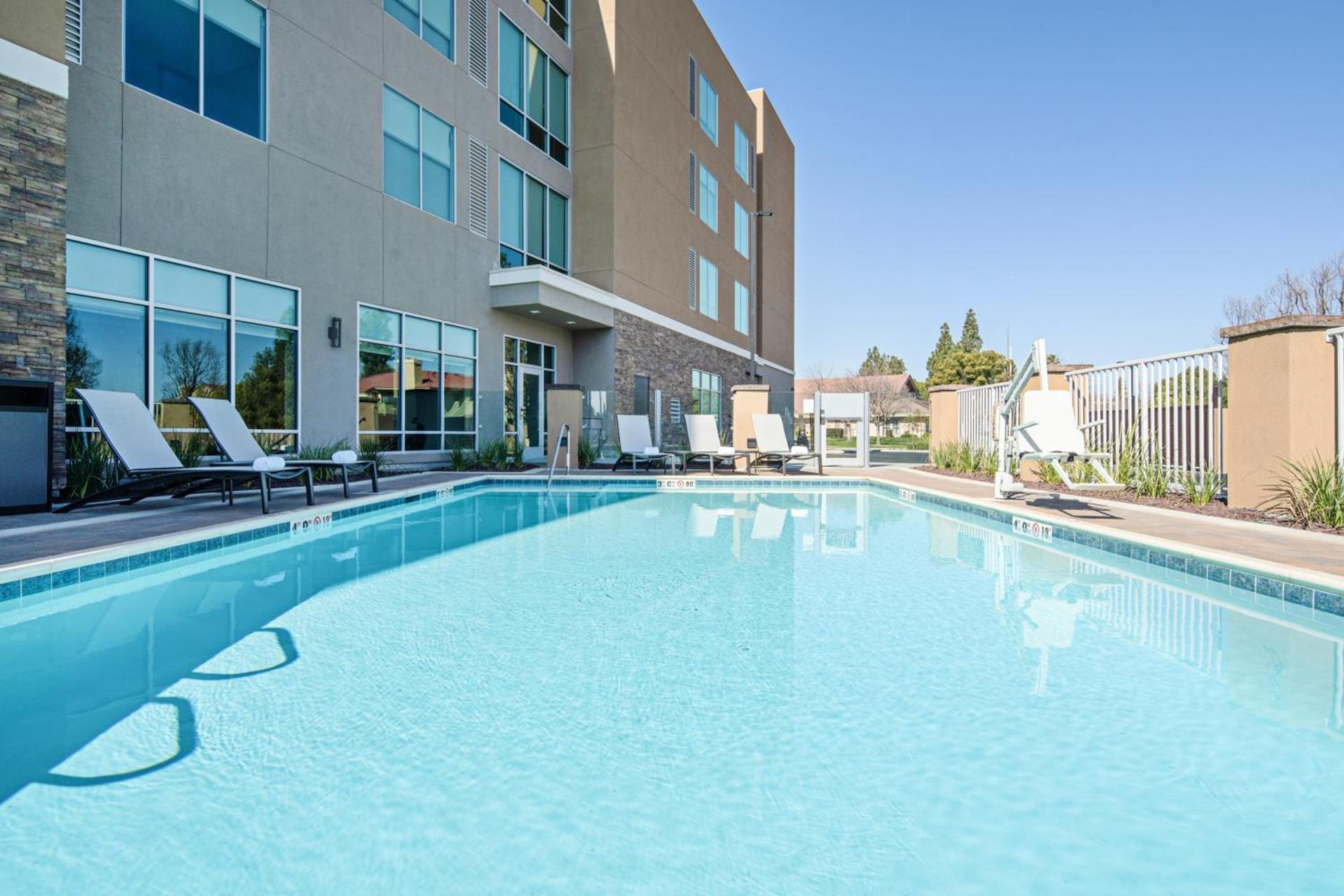 Hyatt Place Bakersfield photo 9