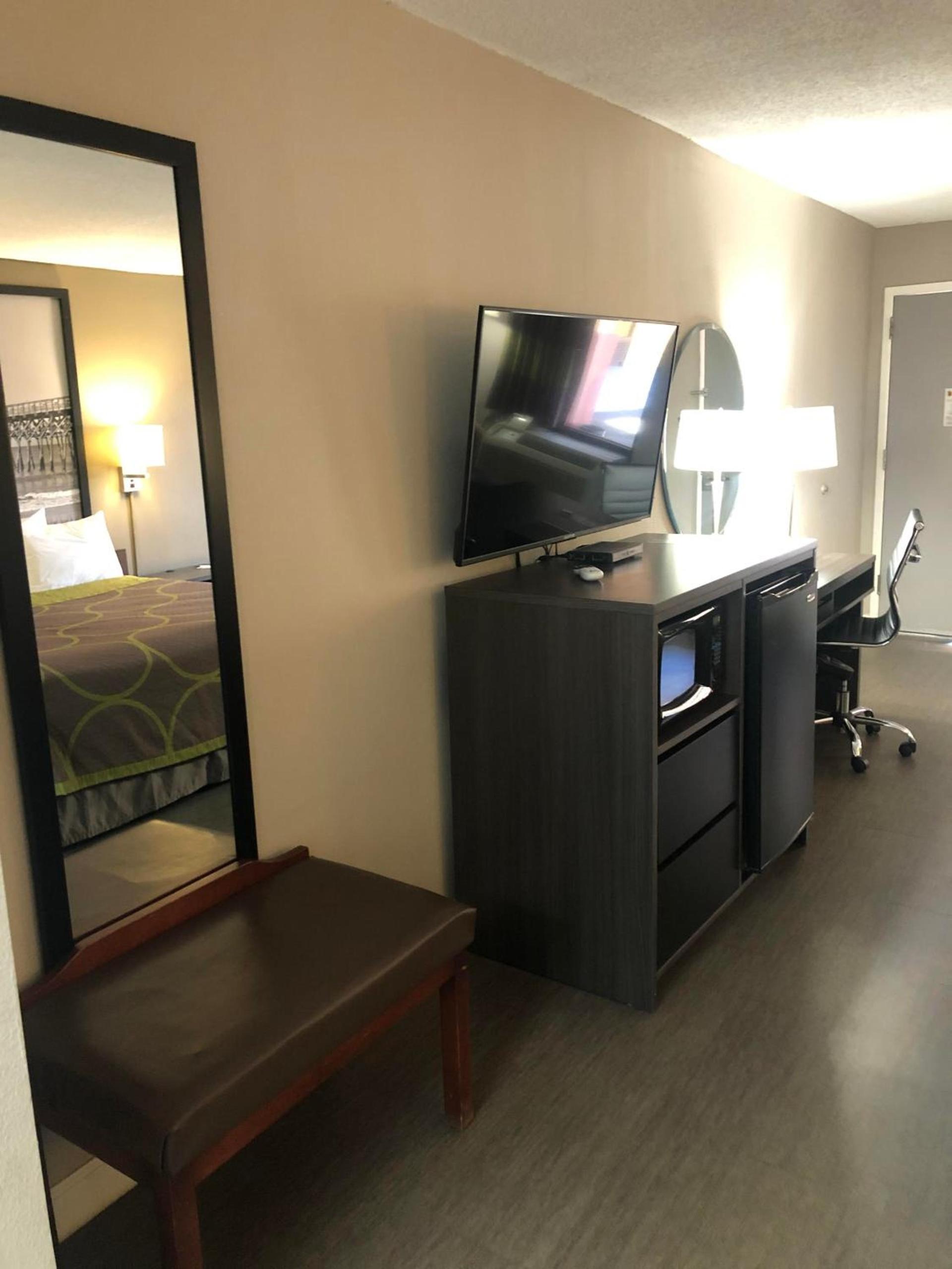 Super 8 by Wyndham Orangeburg Near I-26 photo 13