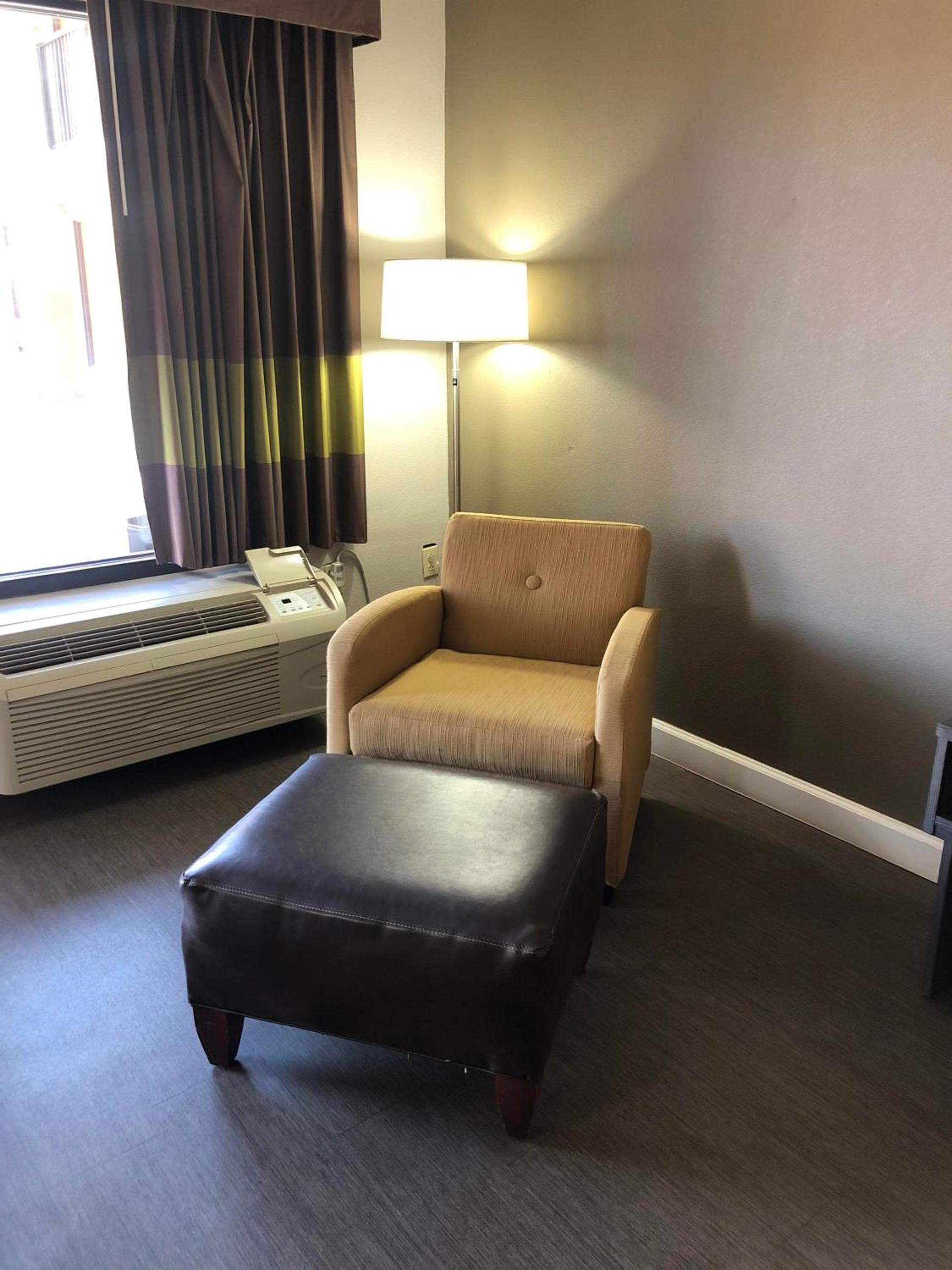 Super 8 by Wyndham Orangeburg Near I-26 photo 8