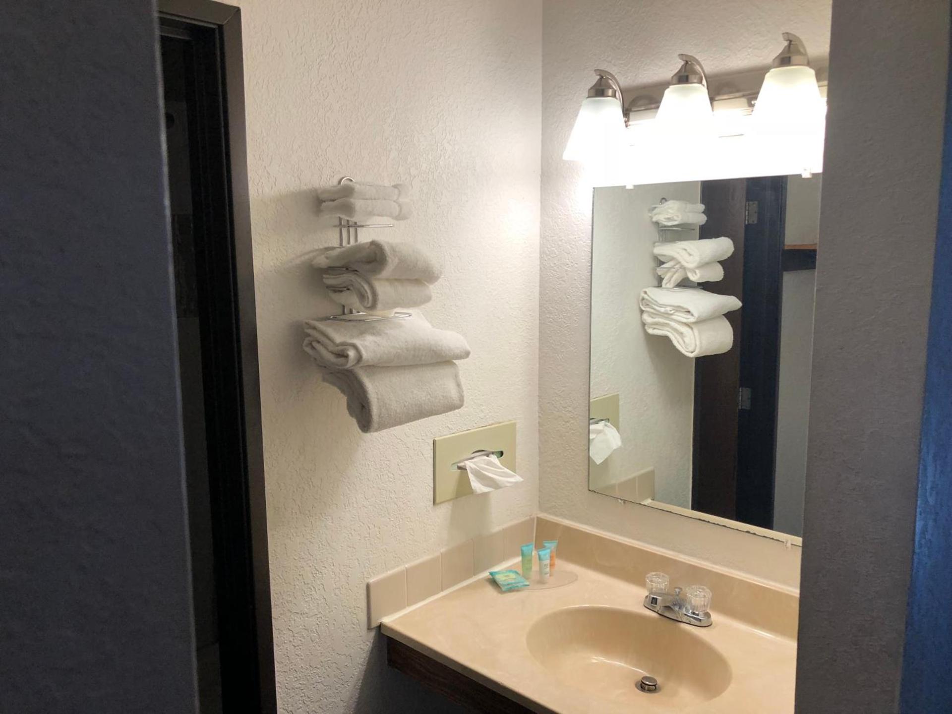 AmericInn Motel - Monticello photo 3