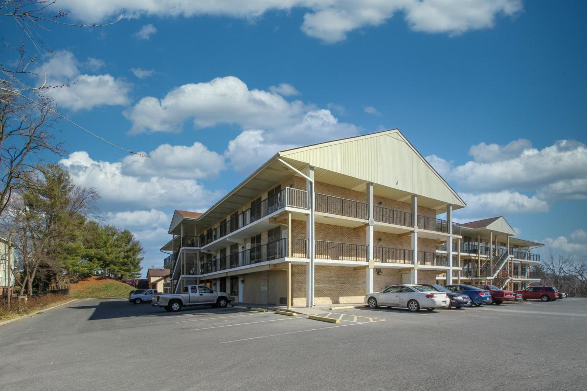 APM Inn and Suites photo 2
