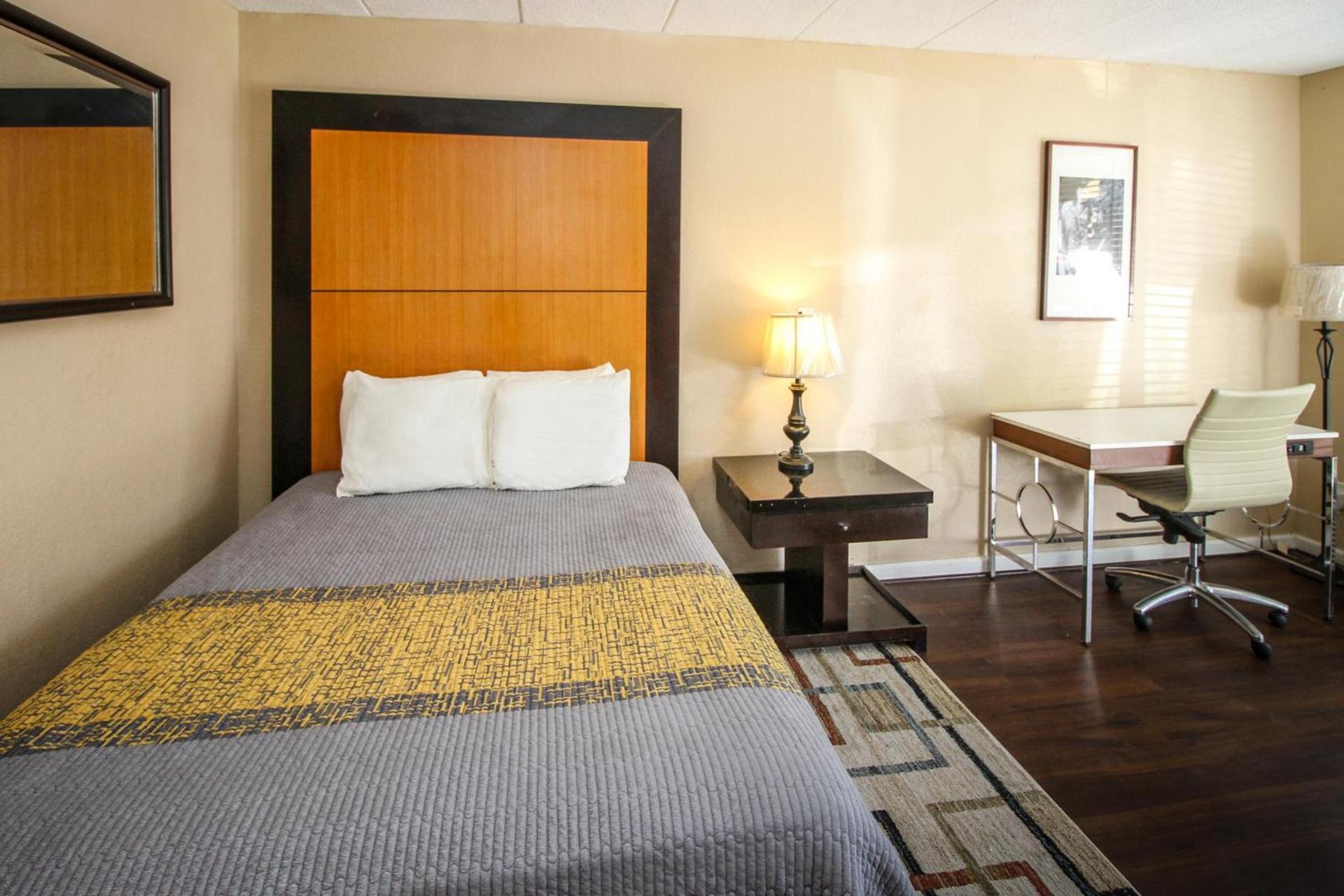 APM Inn and Suites photo 32