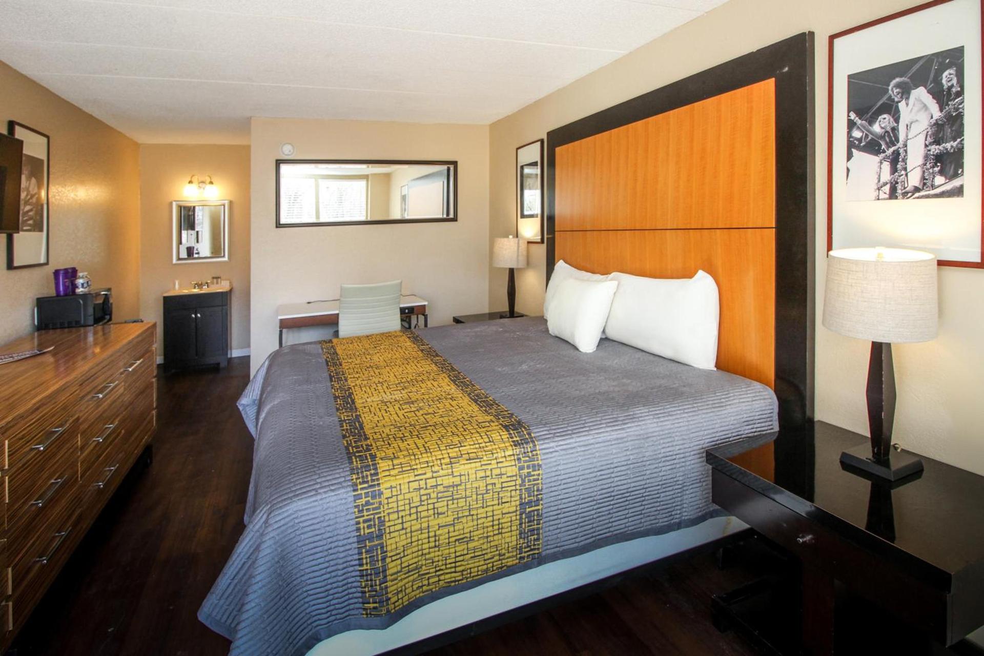 APM Inn and Suites photo 38