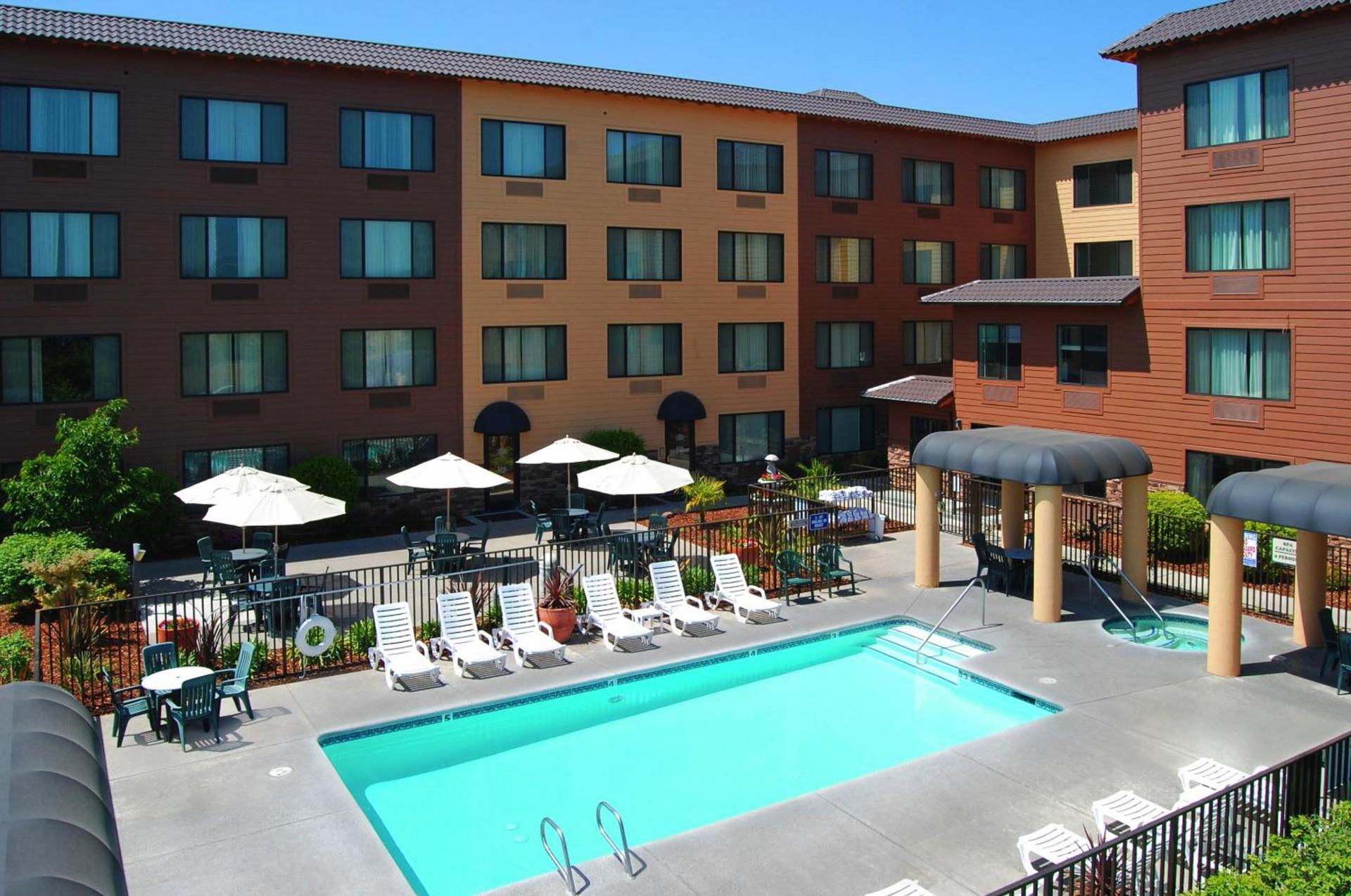 Oxford Suites Chico photo 2