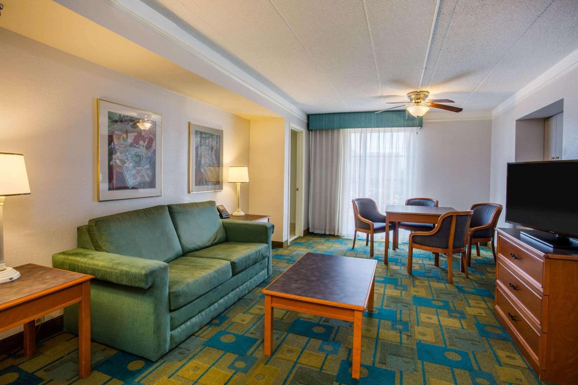La Quinta Inn by Wyndham Norfolk Virginia Beach photo 21
