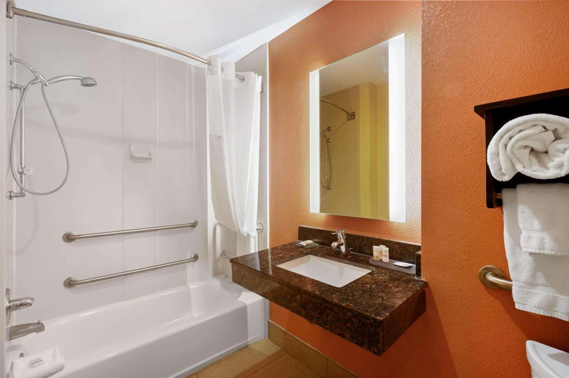 La Quinta by Wyndham Florence photo 16