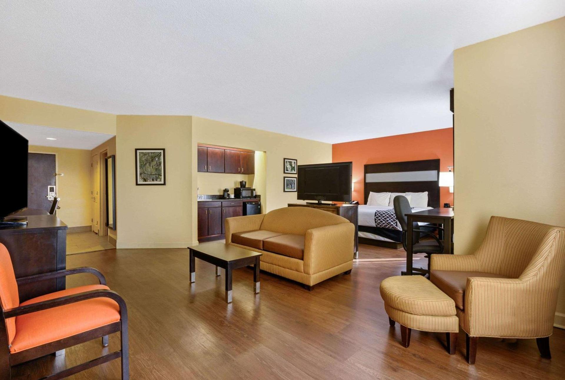 La Quinta by Wyndham Florence photo 11
