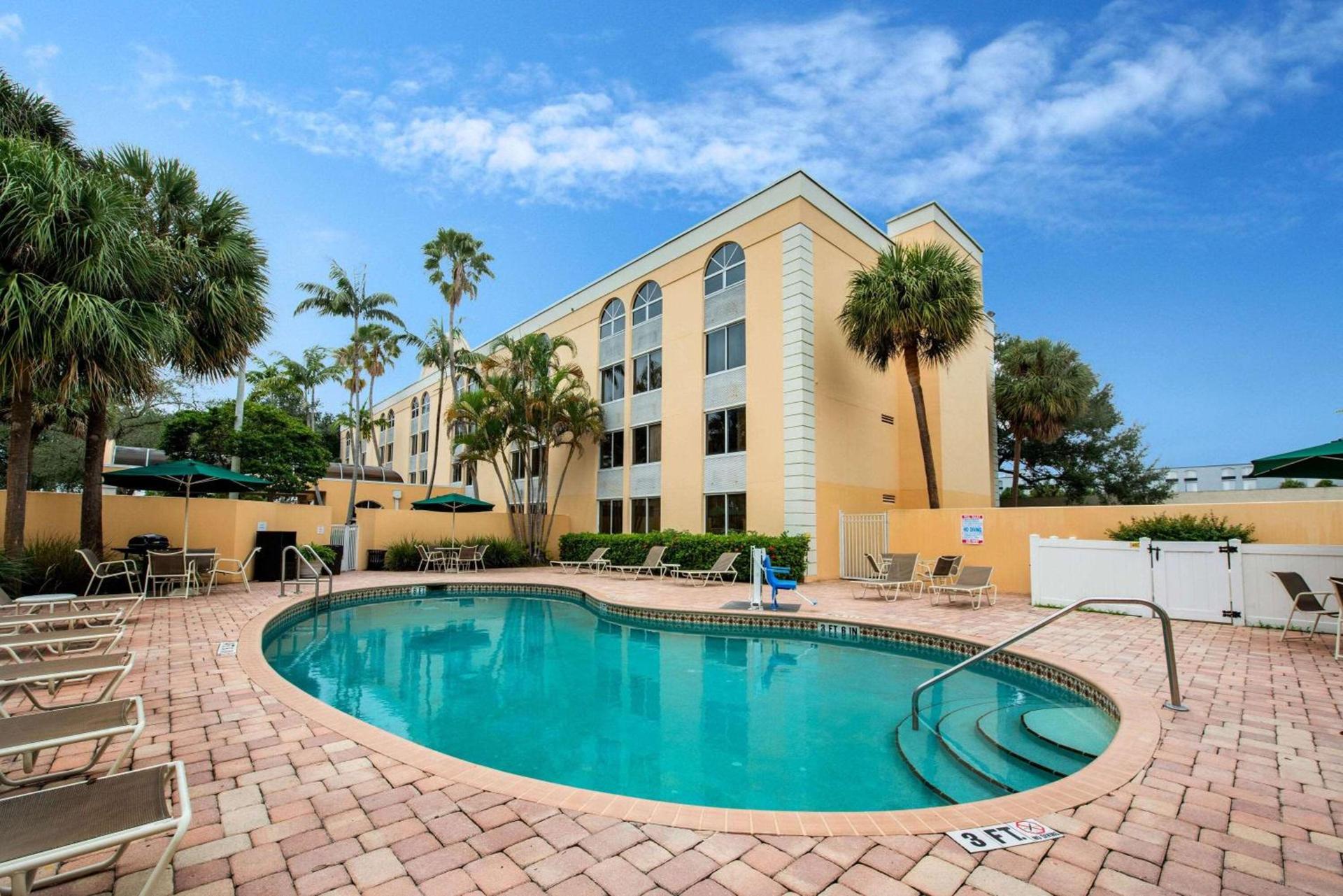 La Quinta by Wyndham Fort Lauderdale Tamarac photo 2