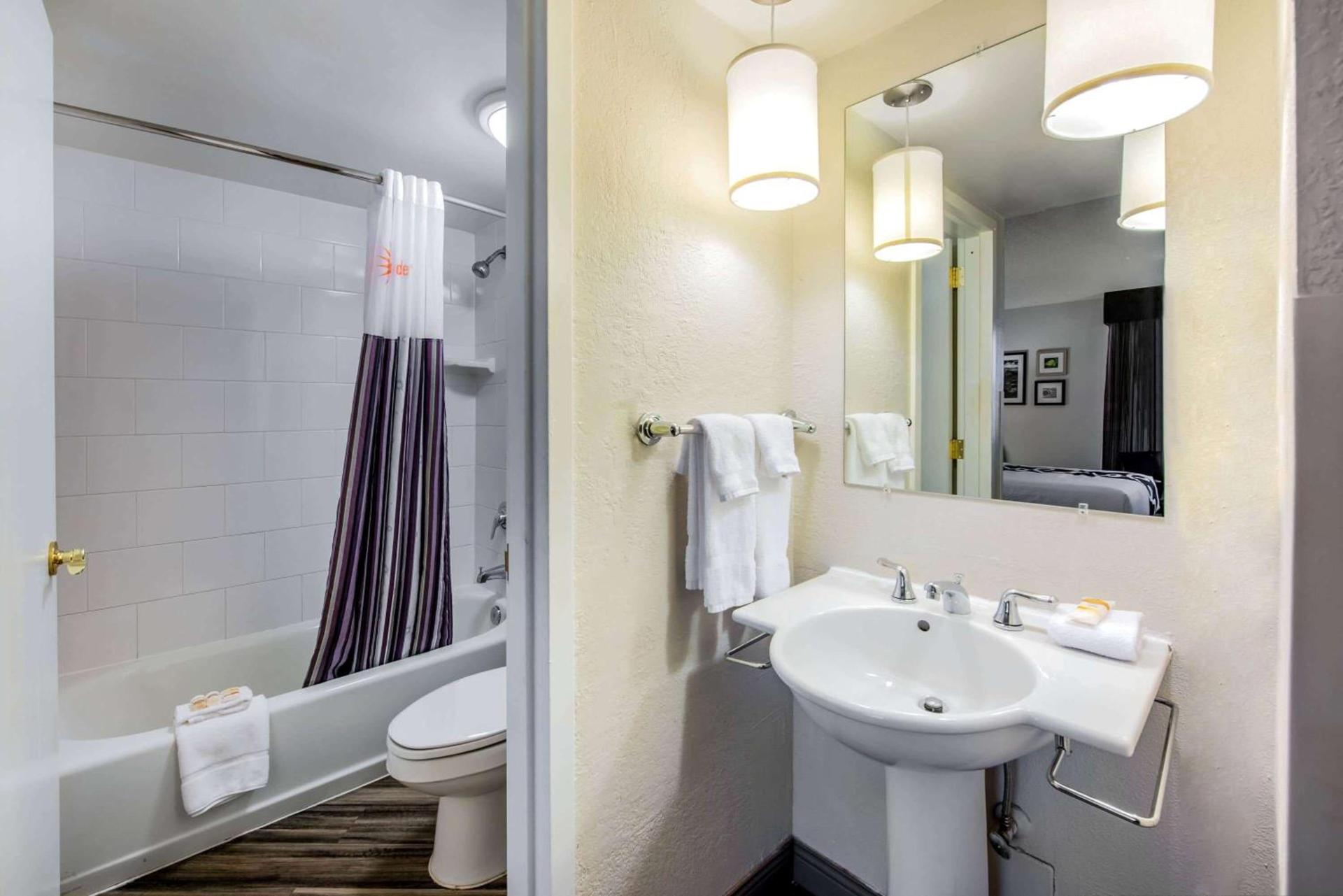 La Quinta by Wyndham Fort Lauderdale Tamarac photo 42