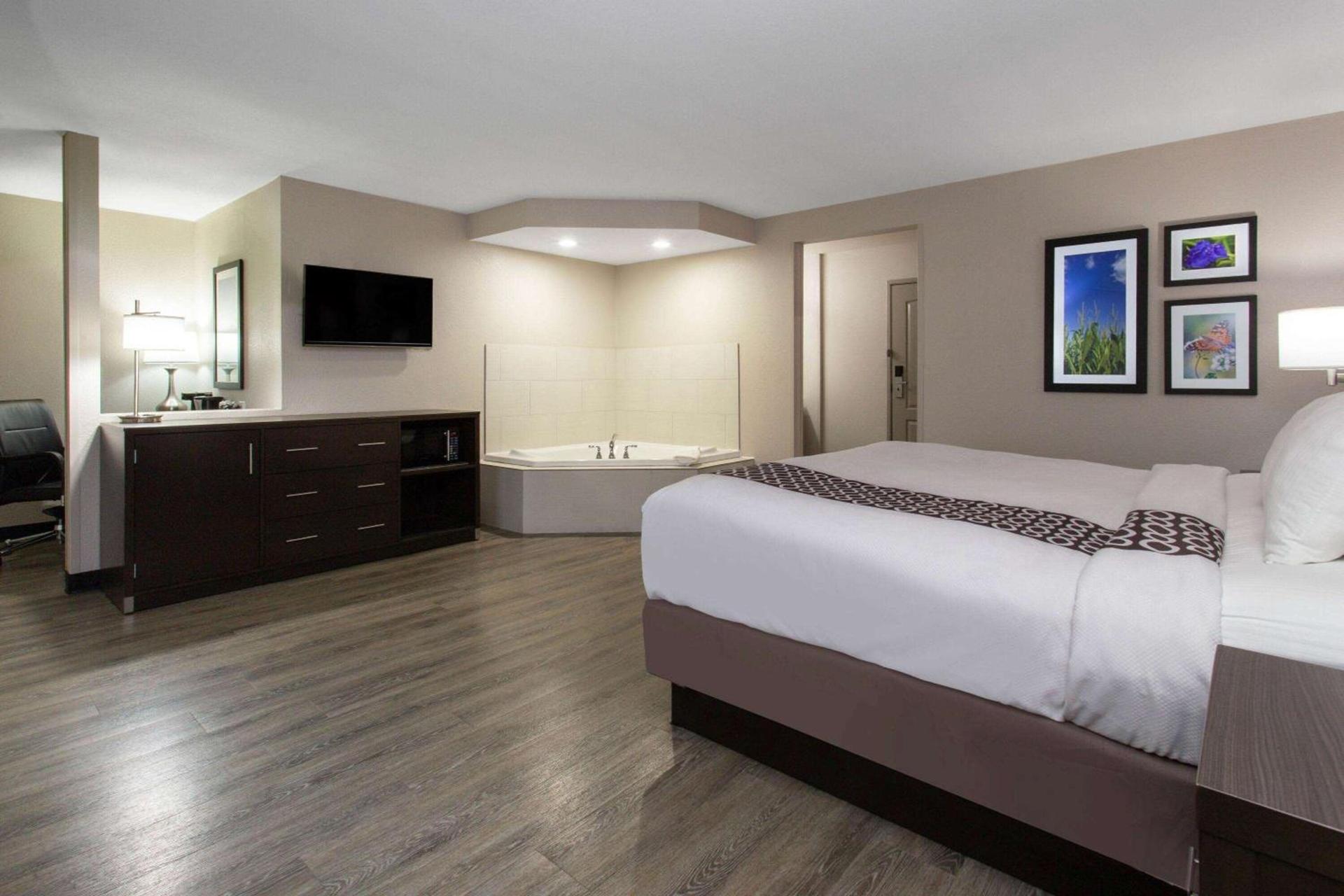 La Quinta by Wyndham Effingham photo 24