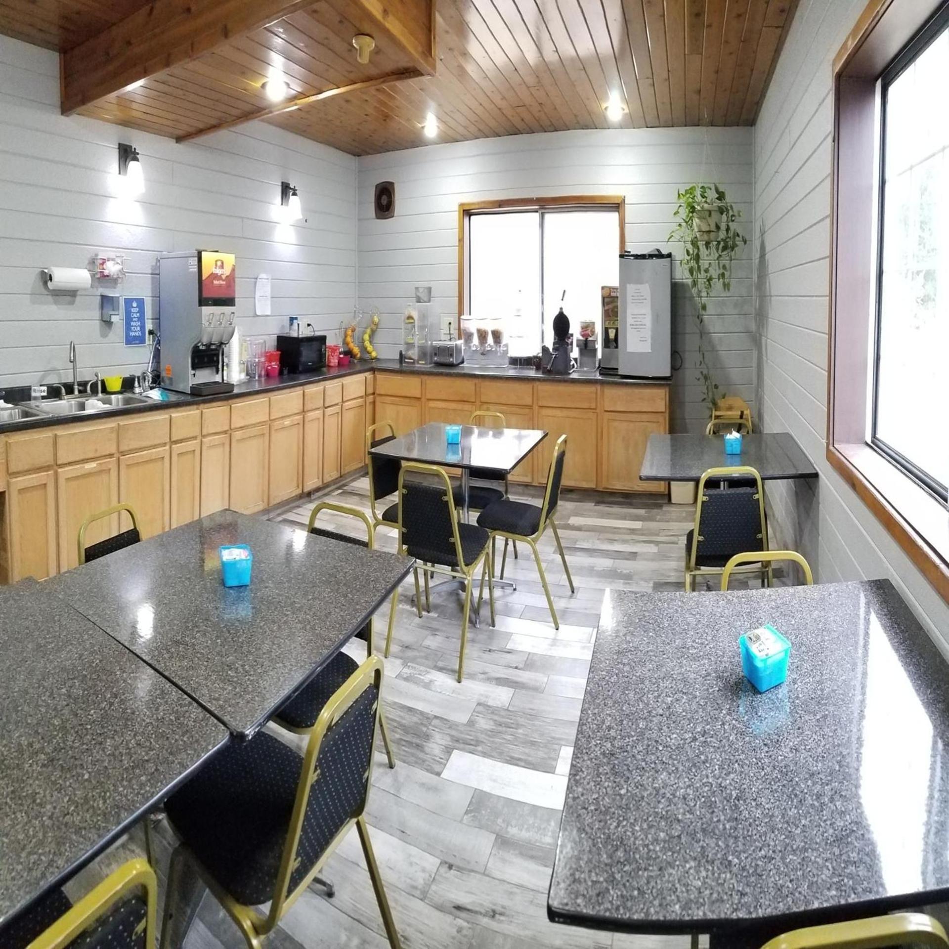 Adams Inn and Suites photo 57