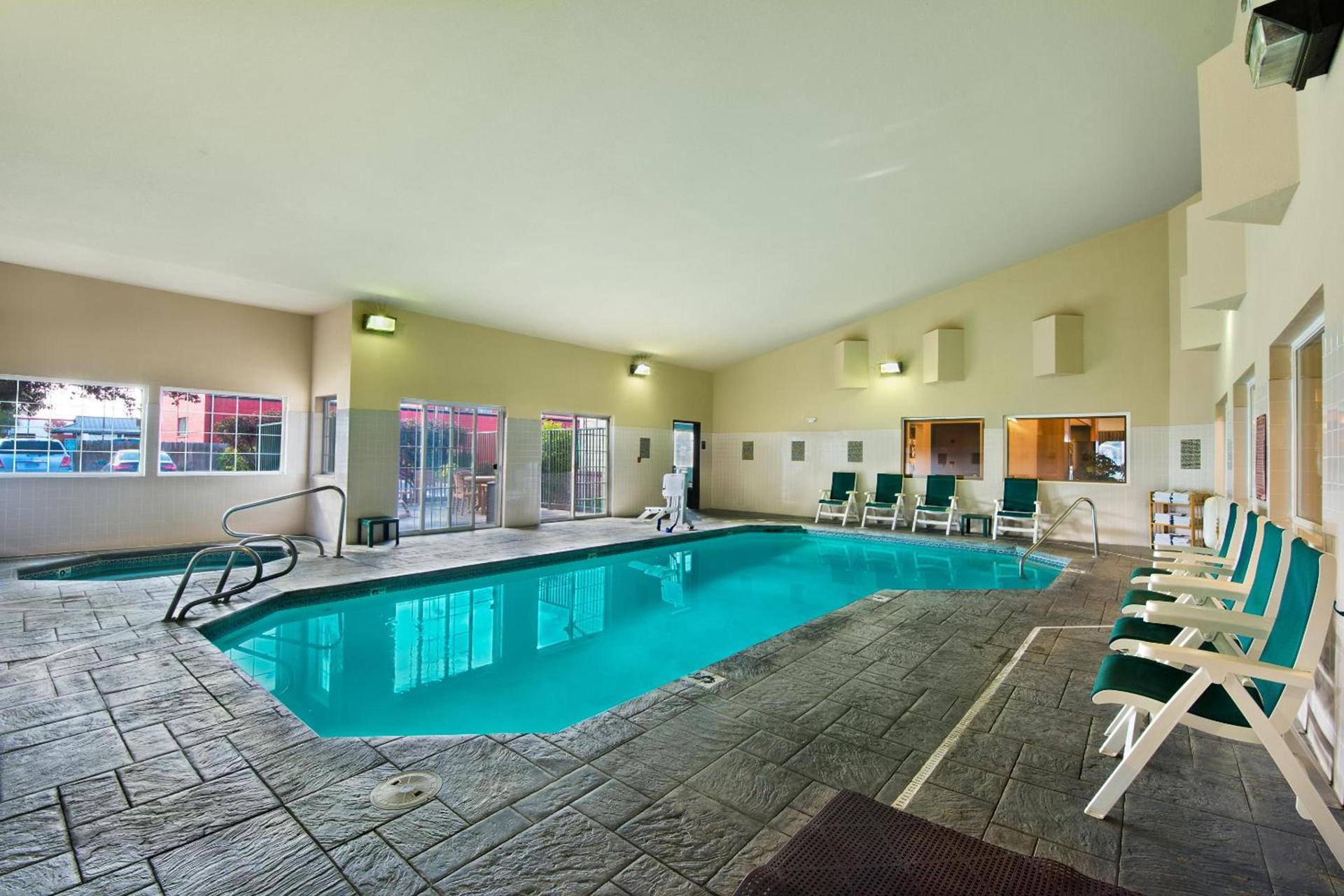 Oxford Suites Hermiston photo 26