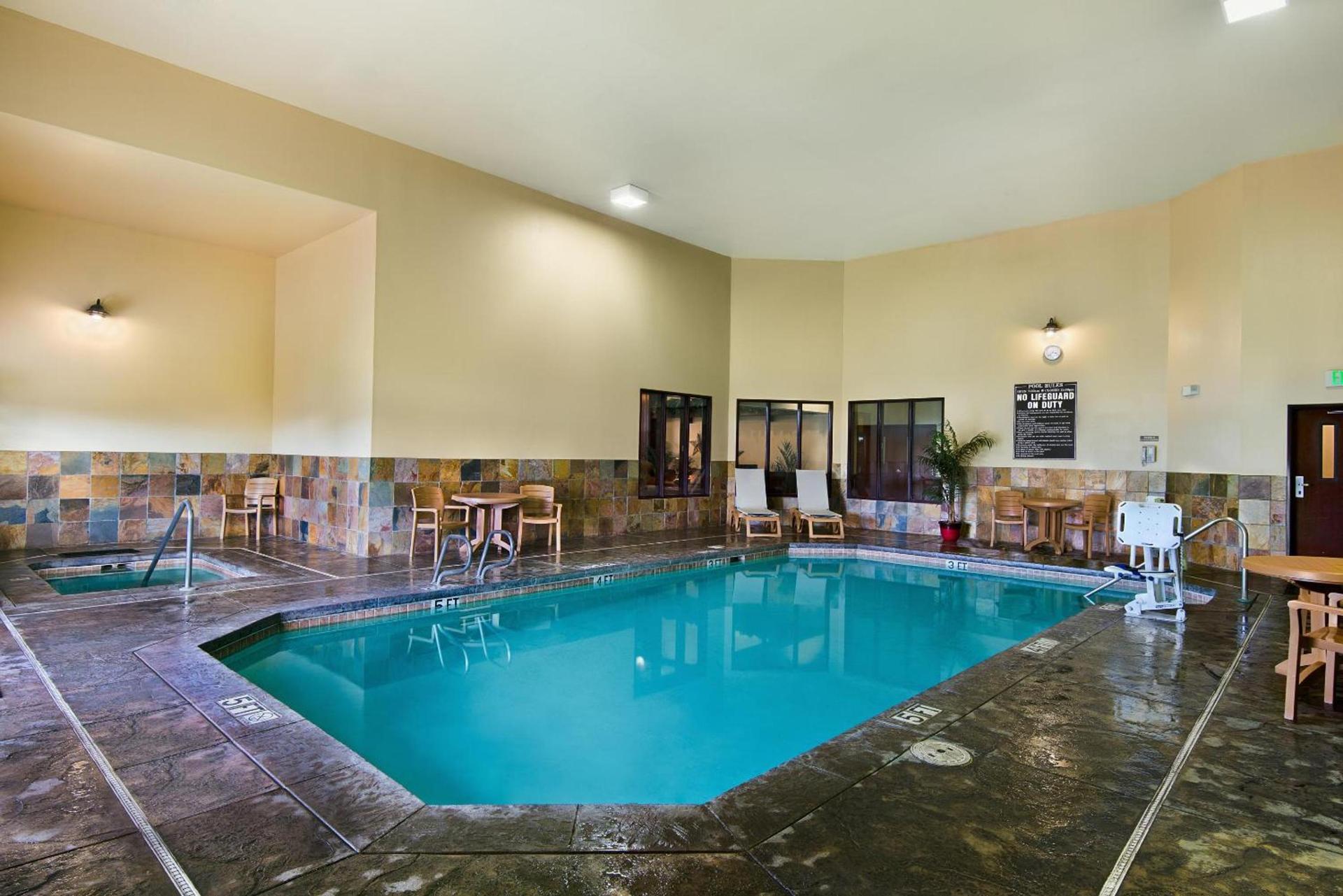 Oxford Suites Pendleton photo 9