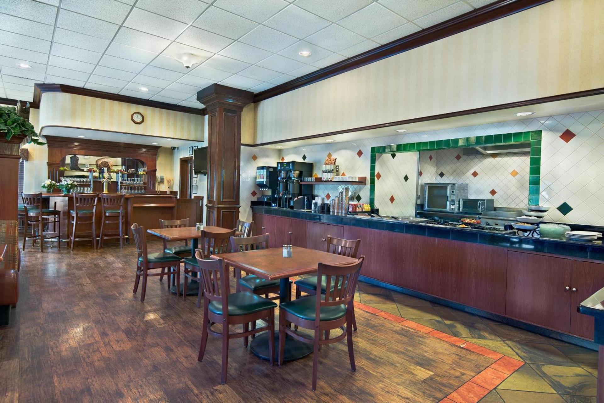 Oxford Suites Pendleton photo 7