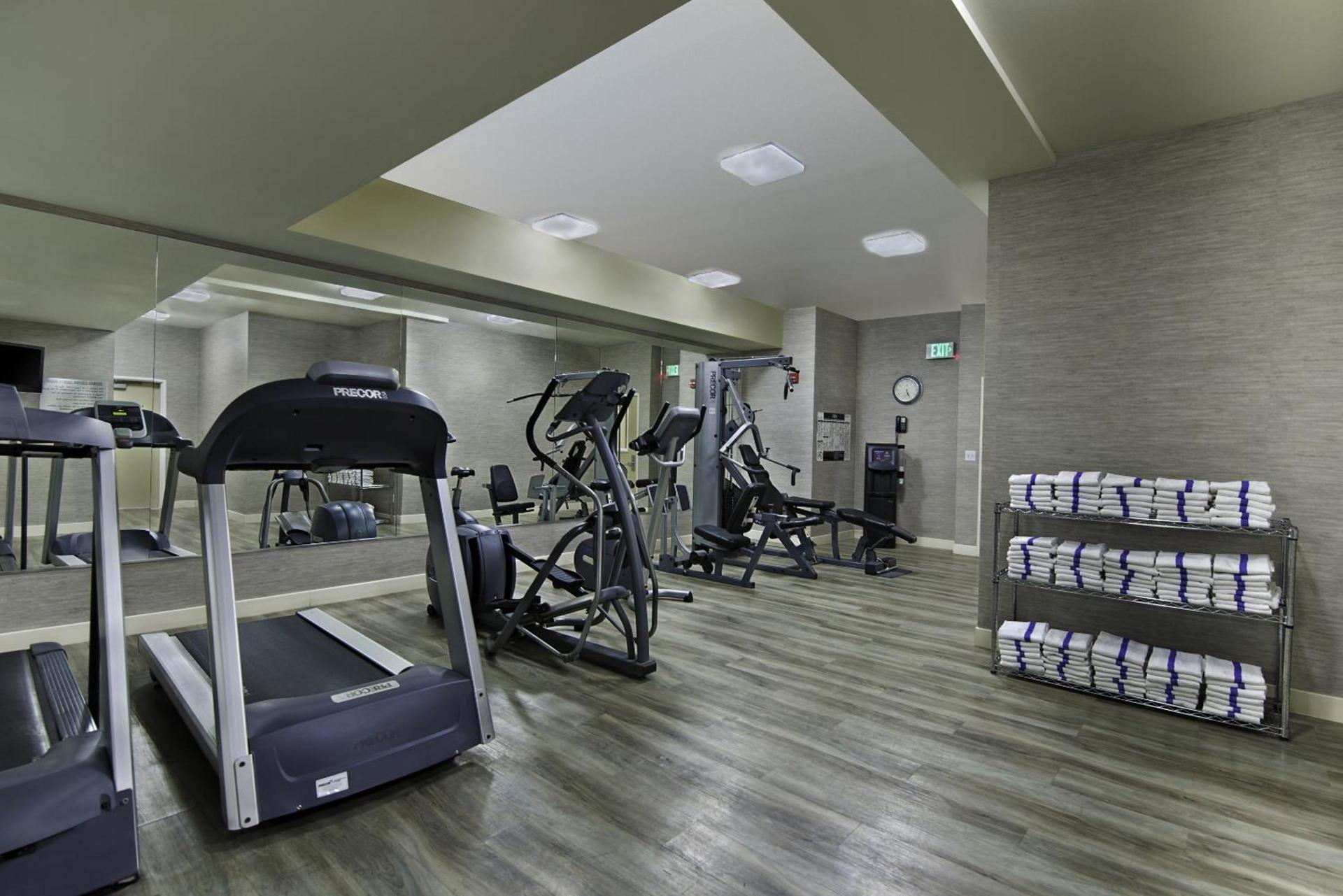 Oxford Suites Silverdale photo 35