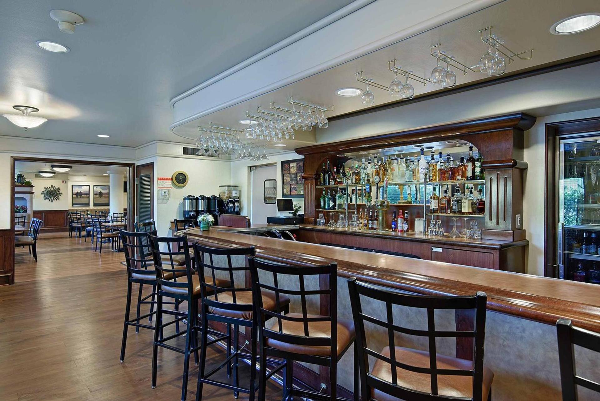 Oxford Suites Yakima photo 14