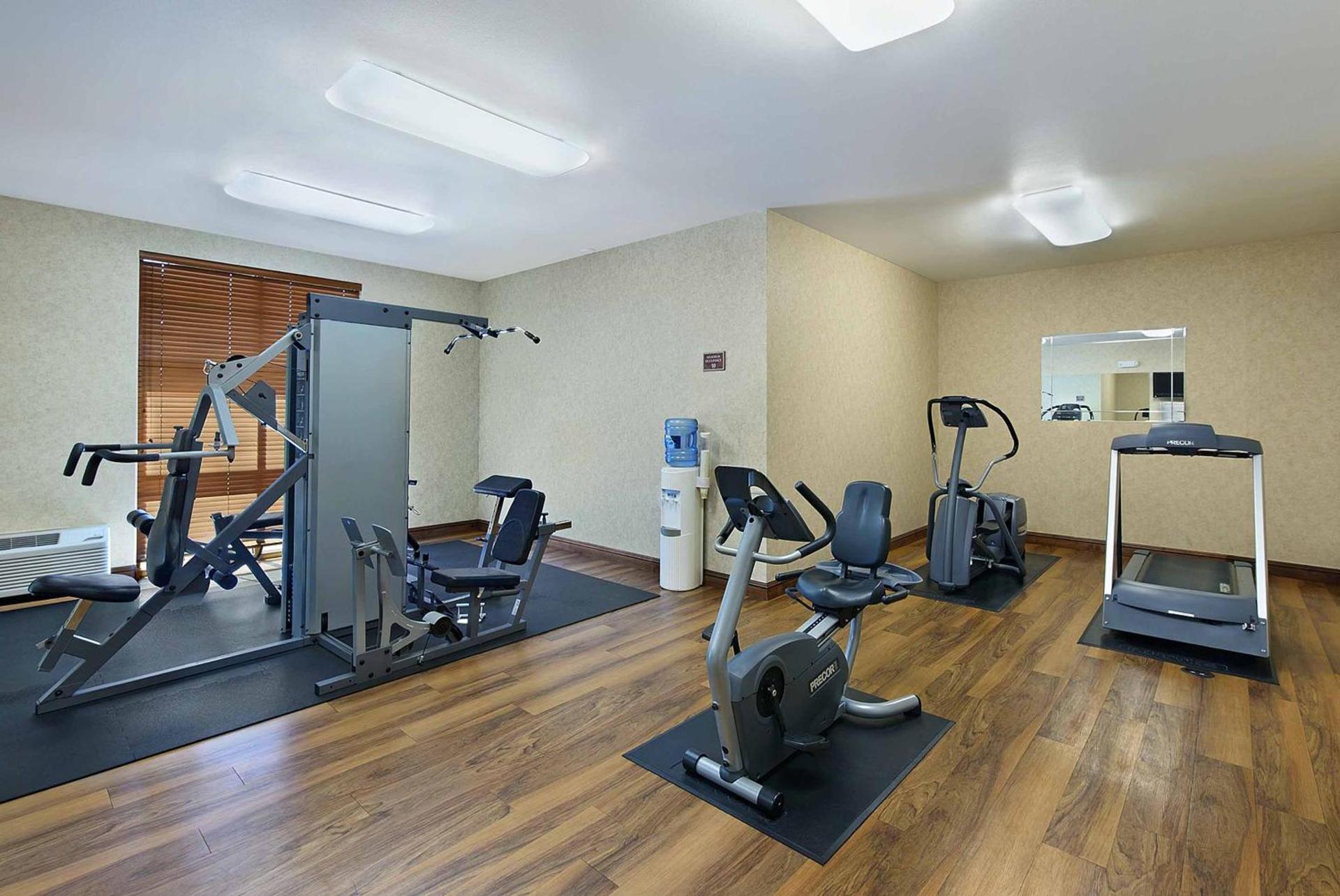 Oxford Suites Yakima photo 8