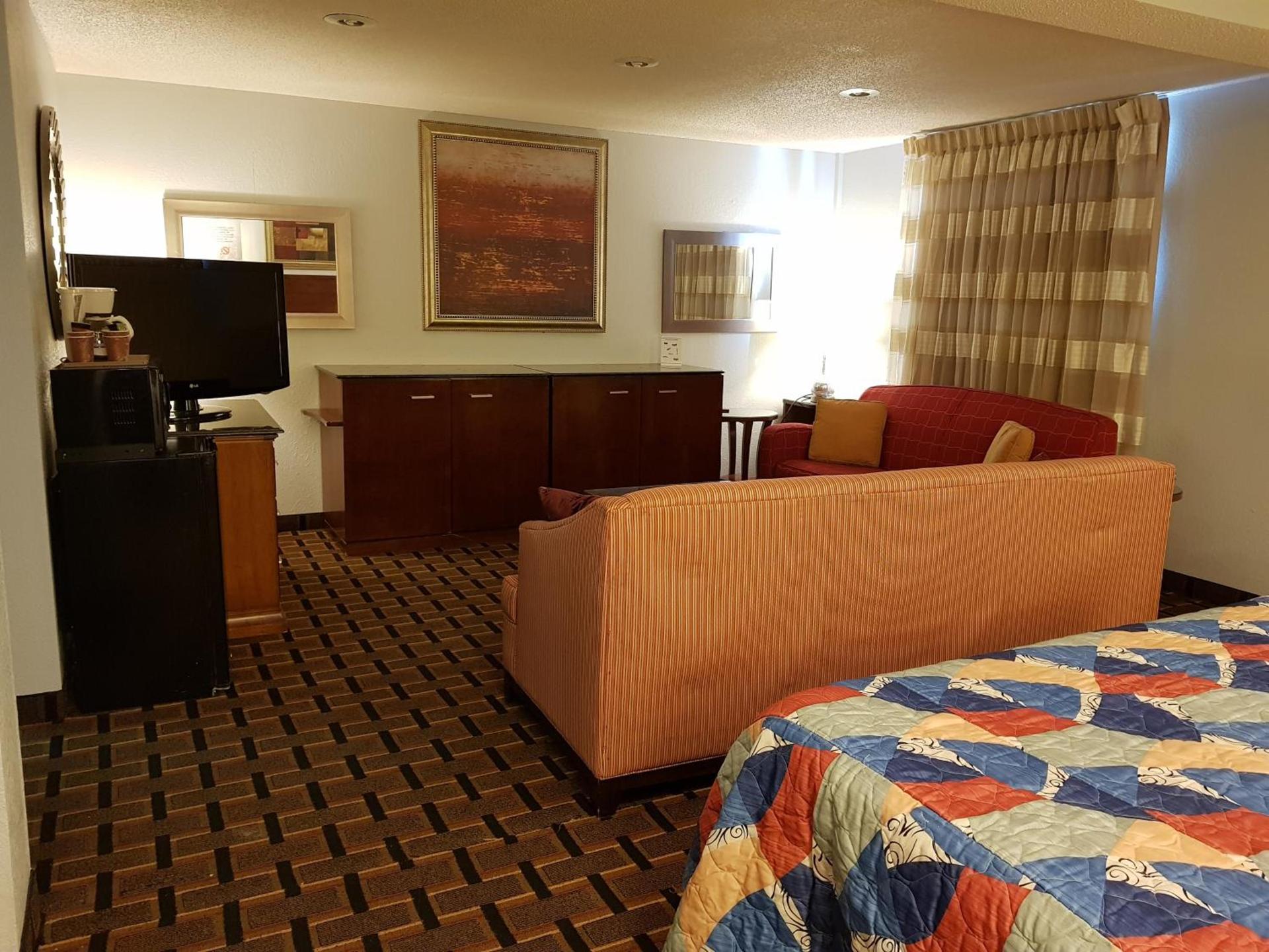 Le Mars Inn and Suites photo 26