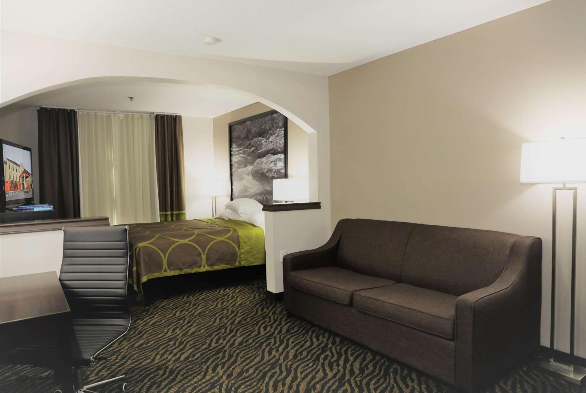 Super 8 by Wyndham High Point/Greensboro photo 13