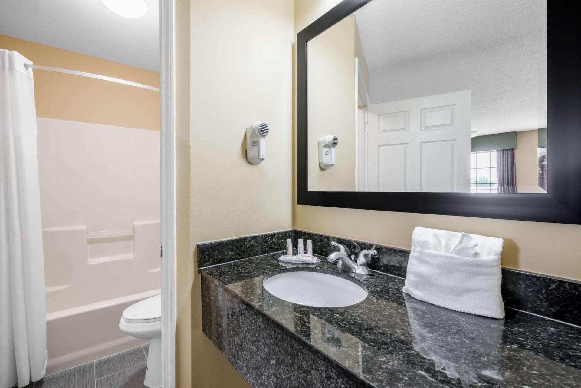 Howard Johnson by Wyndham Dalton photo 5