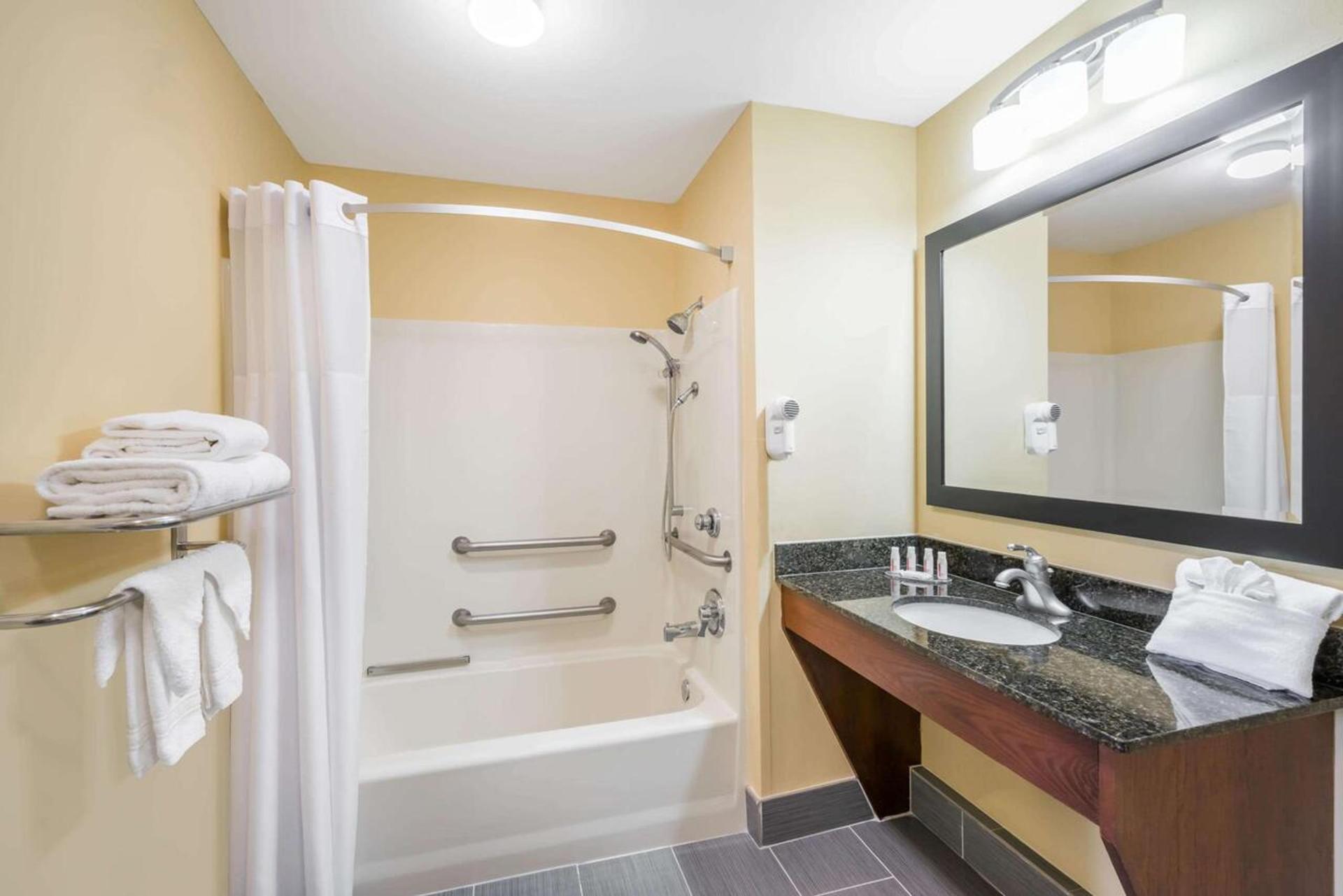 Howard Johnson by Wyndham Dalton photo 6