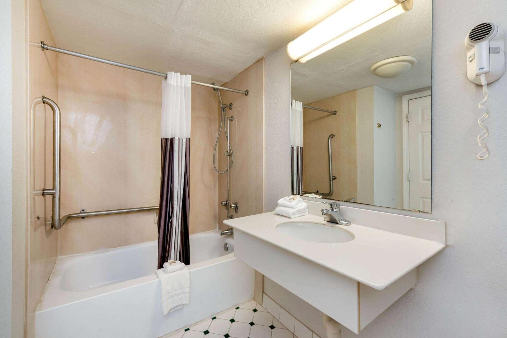 La Quinta Inn by Wyndham Bossier City photo 18