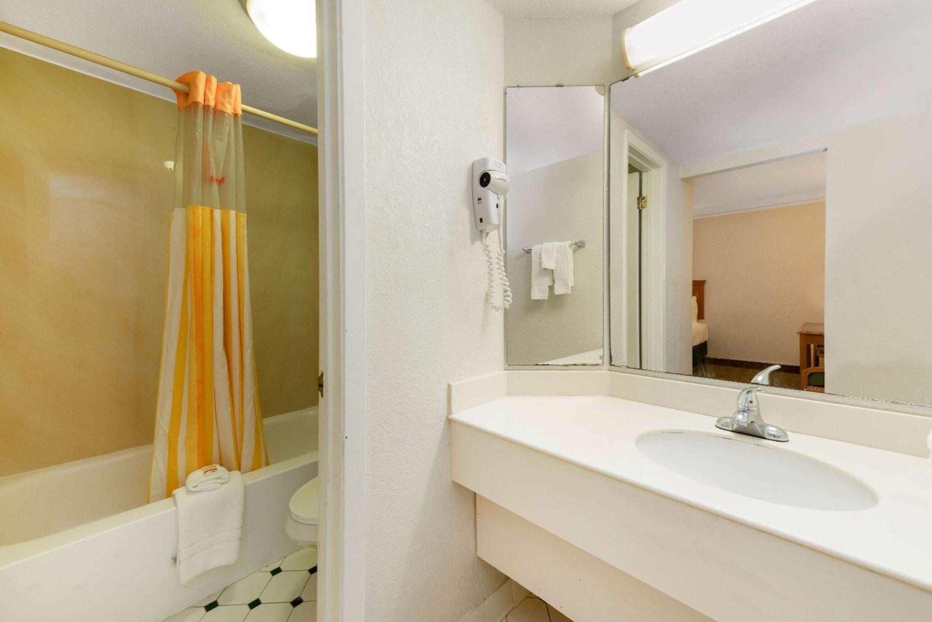 La Quinta Inn by Wyndham Bossier City photo 15
