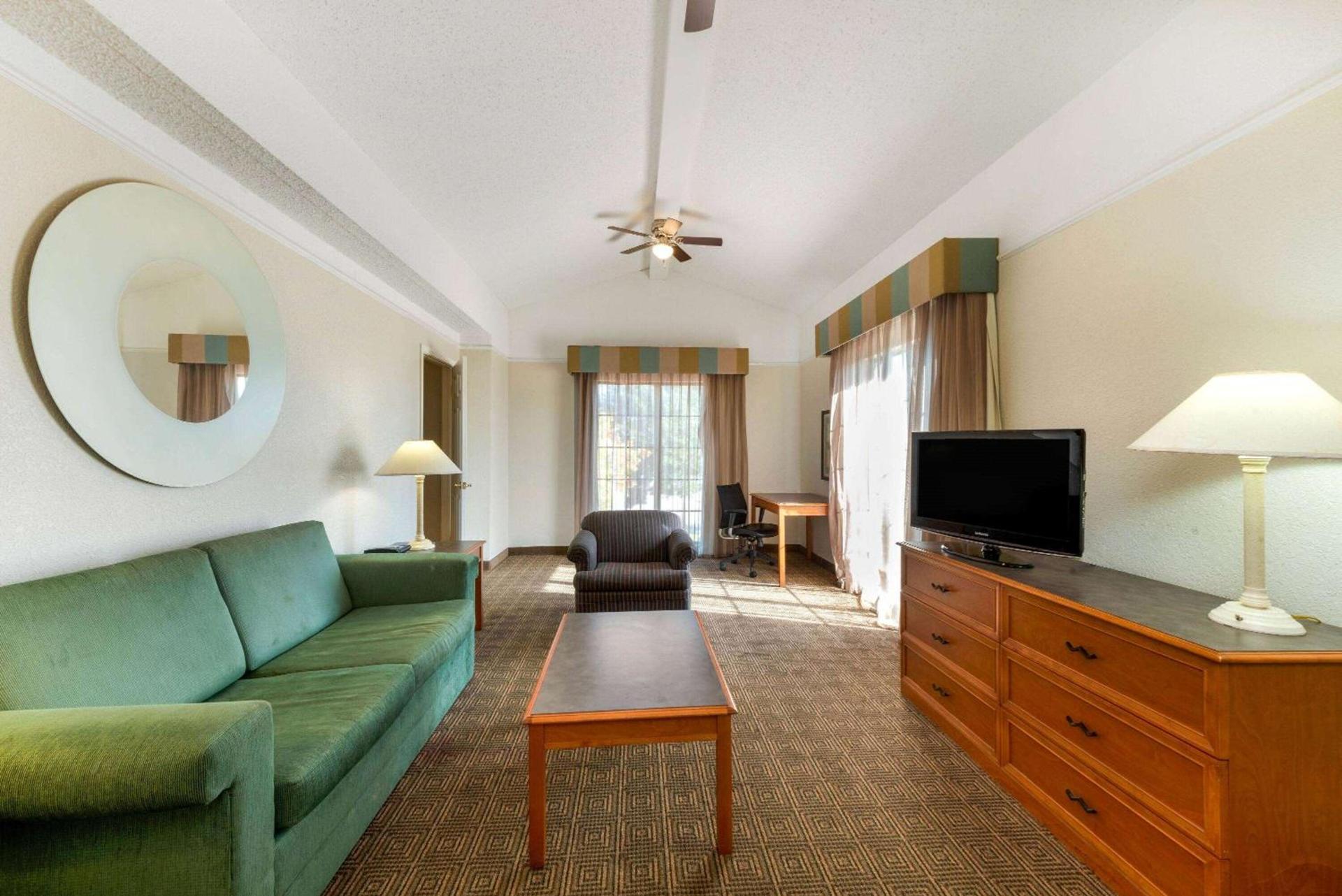 La Quinta Inn by Wyndham Bossier City photo 9