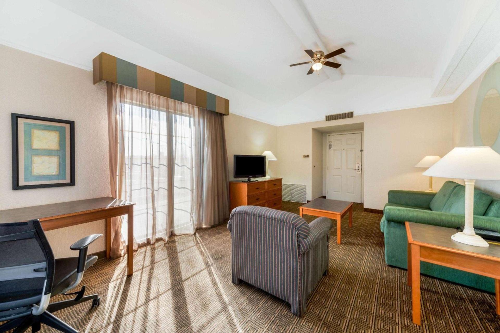 La Quinta Inn by Wyndham Bossier City photo 6
