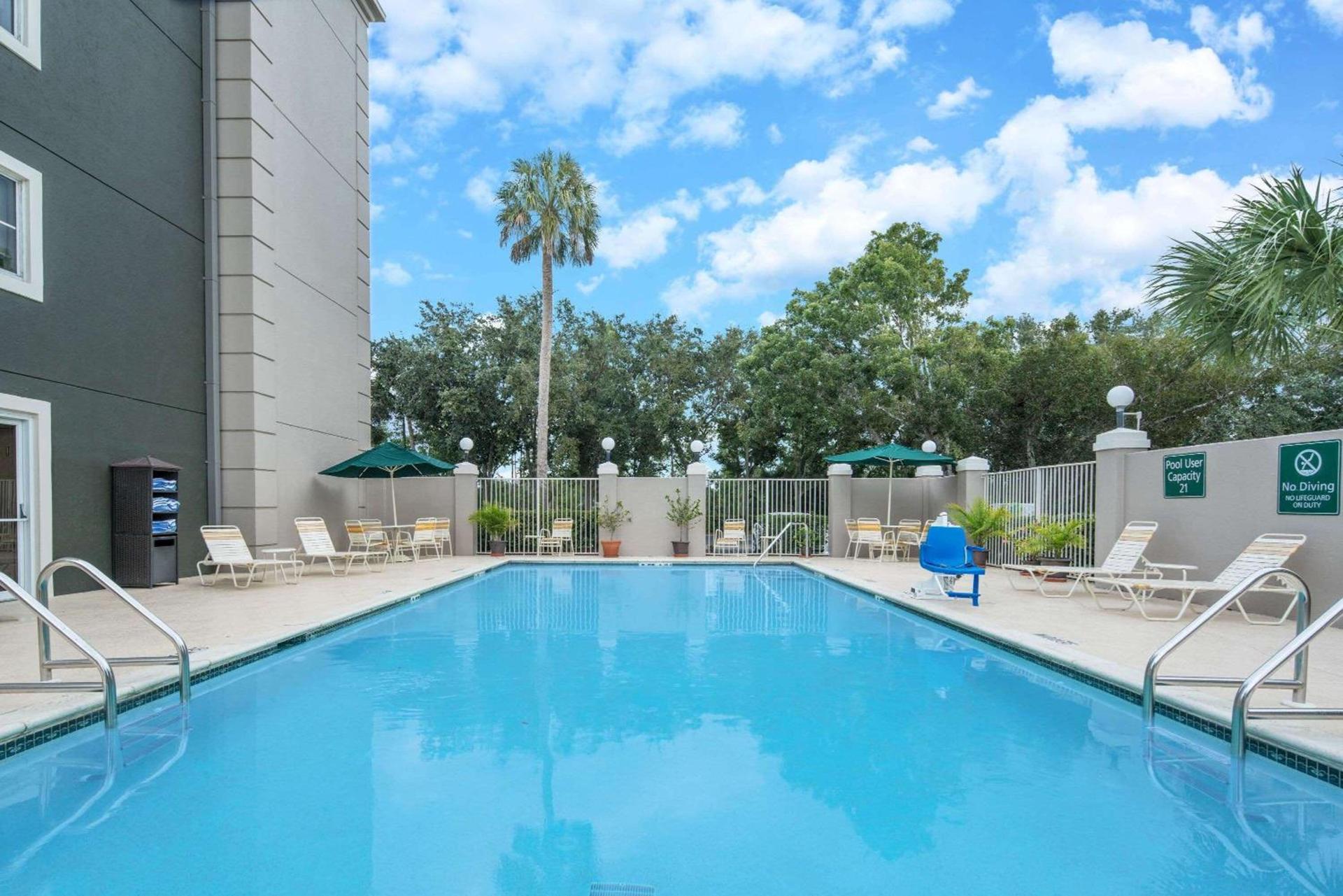 La Quinta by Wyndham Naples East (I-75) photo 24